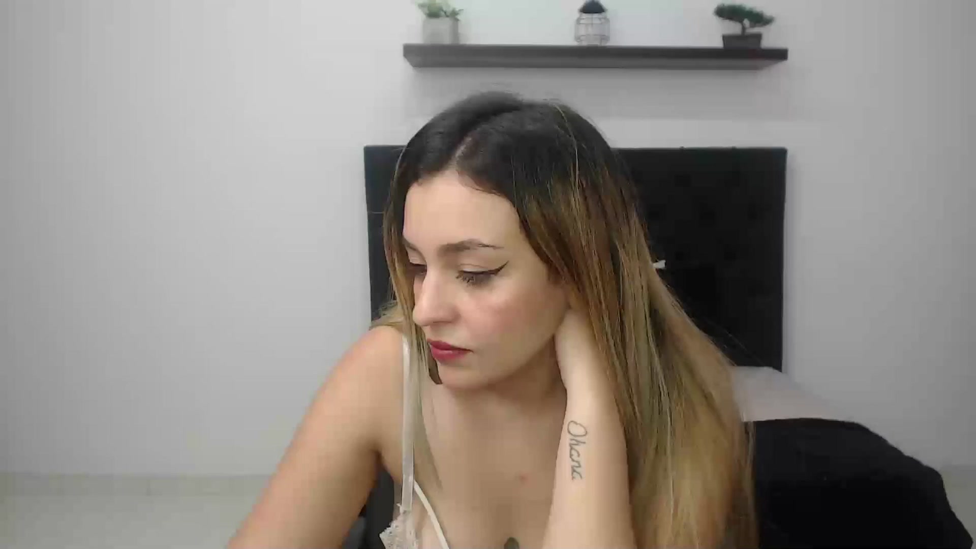 Gallery image thumbnail from CamilleDucan's myfreecams stream on, 11/26/2024, 16:30 image 12 of 20