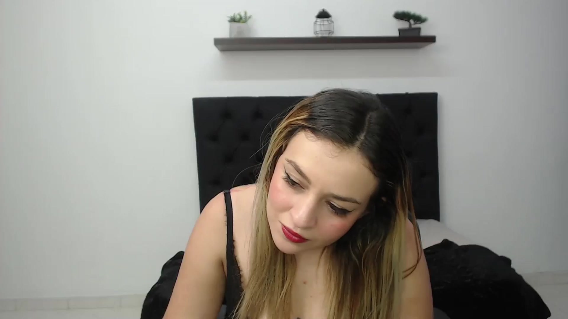 Gallery image thumbnail from CamilleDucan's myfreecams stream on, 11/28/2024, 18:44 image 5 of 20