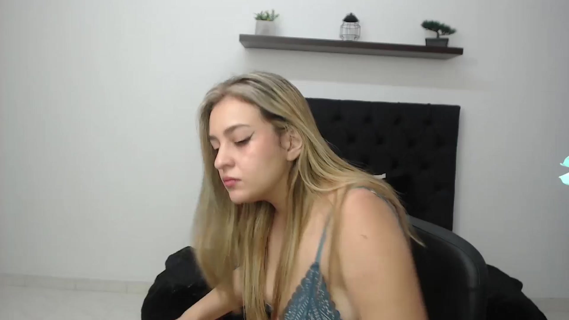 Gallery image thumbnail from CamilleDucan's myfreecams stream on, 11/29/2024, 14:58 image 2 of 20