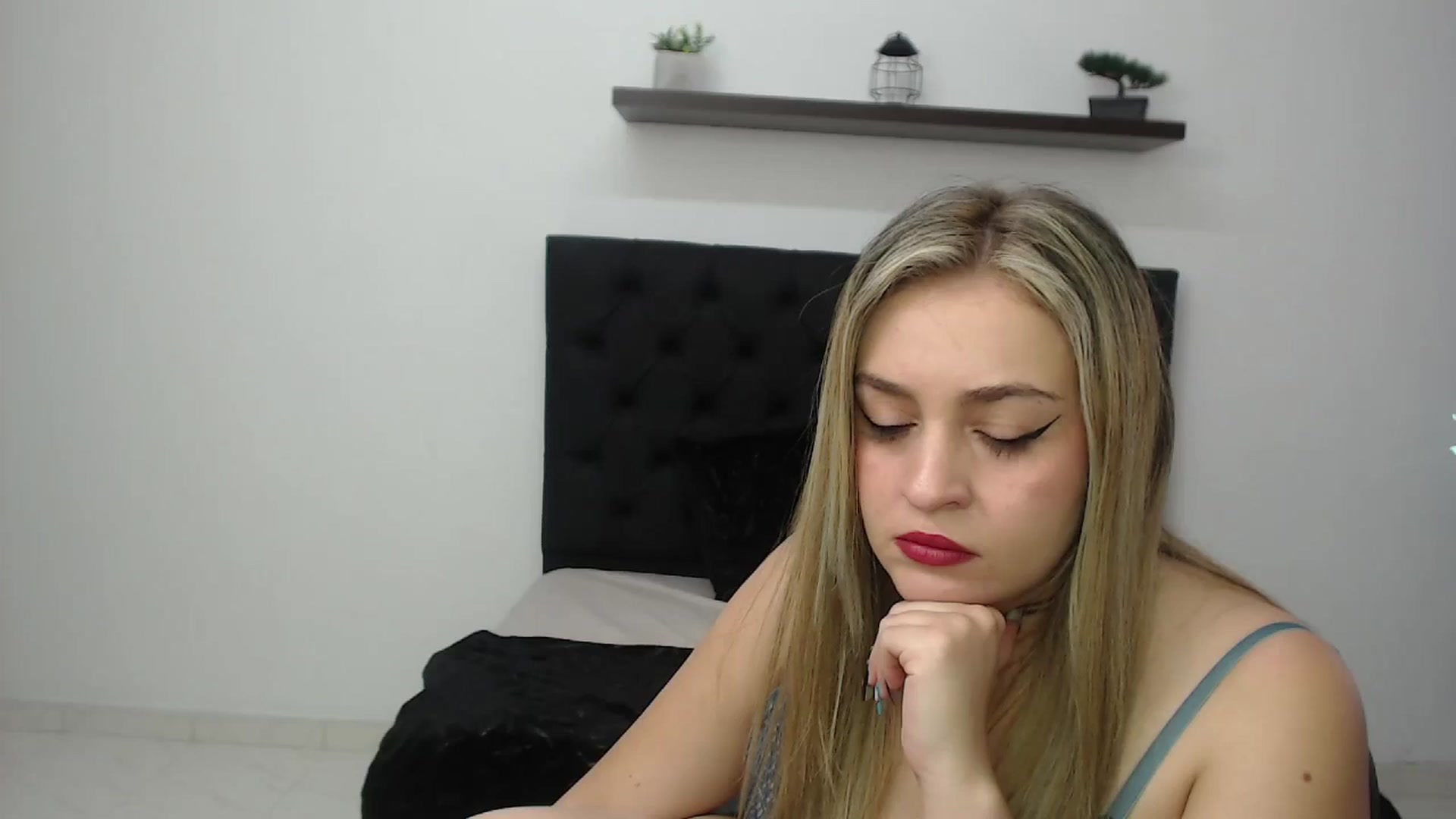 Gallery image thumbnail from CamilleDucan's myfreecams stream on, 11/29/2024, 14:58 image 8 of 20