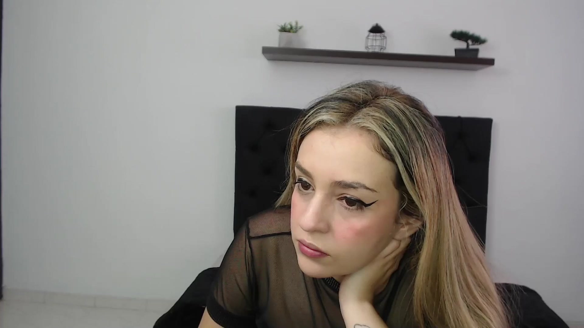 Gallery image thumbnail from CamilleDucan's myfreecams stream on, 11/30/2024, 13:29 image 16 of 20