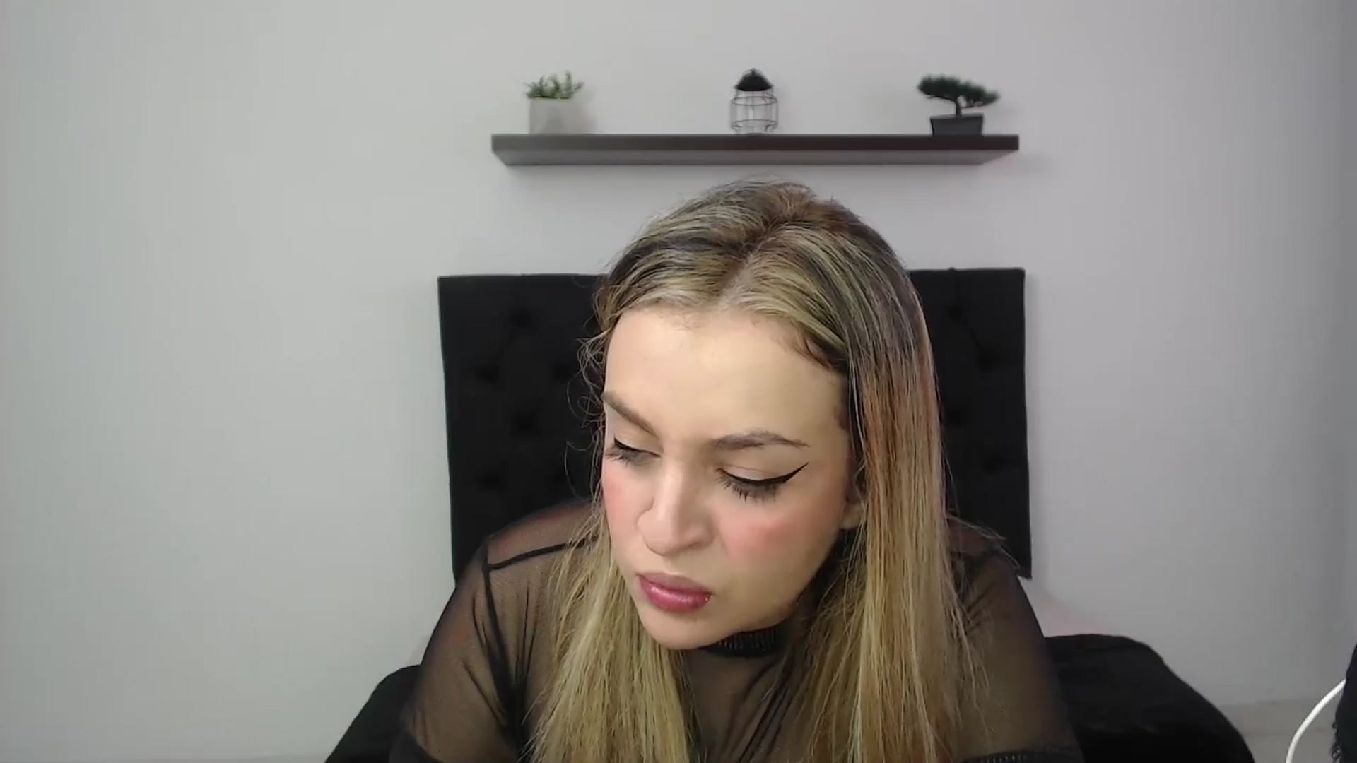 Gallery image thumbnail from CamilleDucan's myfreecams stream on, 11/30/2024, 13:29 image 6 of 20
