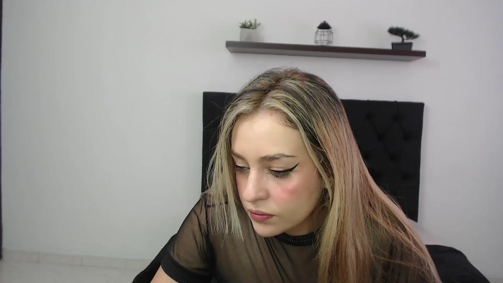Gallery image thumbnail from CamilleDucan's myfreecams stream on, 11/30/2024, 13:29 image 19 of 20