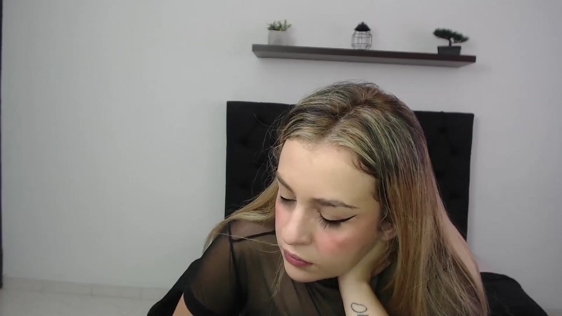 Gallery image thumbnail from CamilleDucan's myfreecams stream on, 11/30/2024, 13:29 image 15 of 20