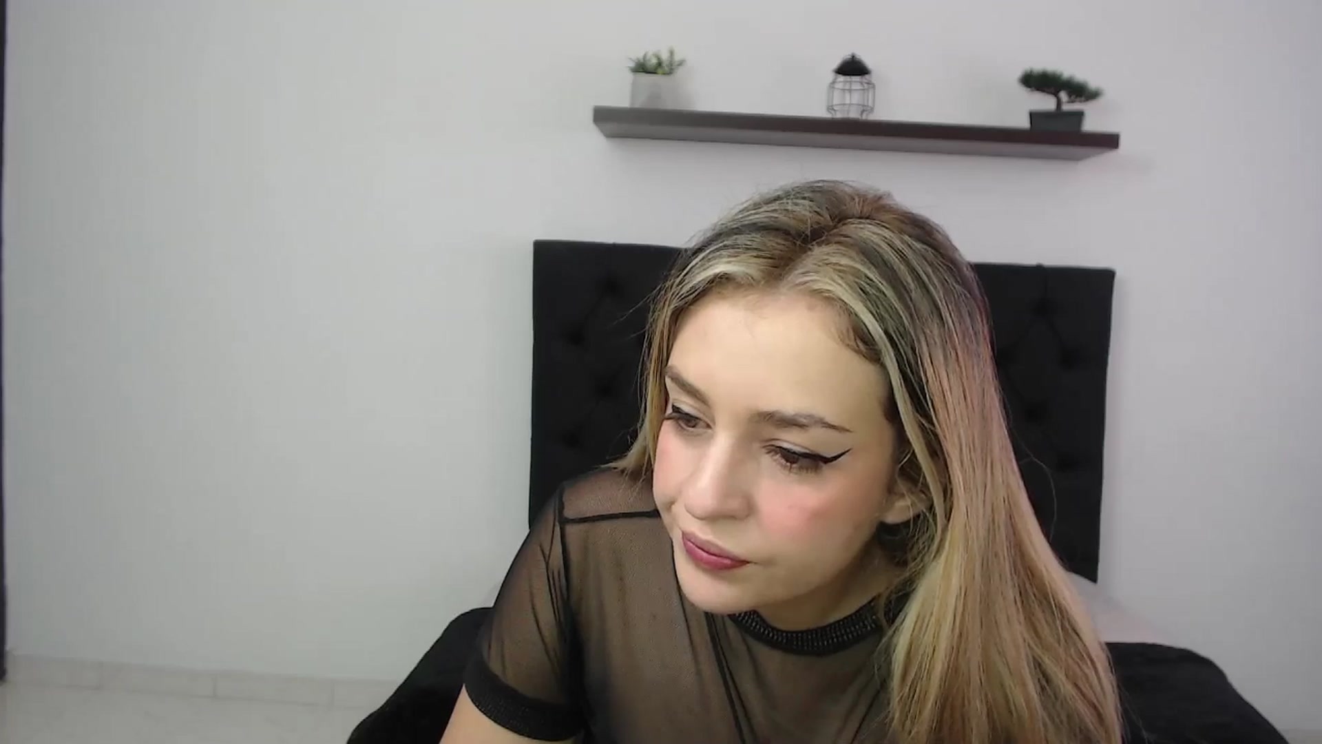 Gallery image thumbnail from CamilleDucan's myfreecams stream on, 11/30/2024, 13:29 image 17 of 20