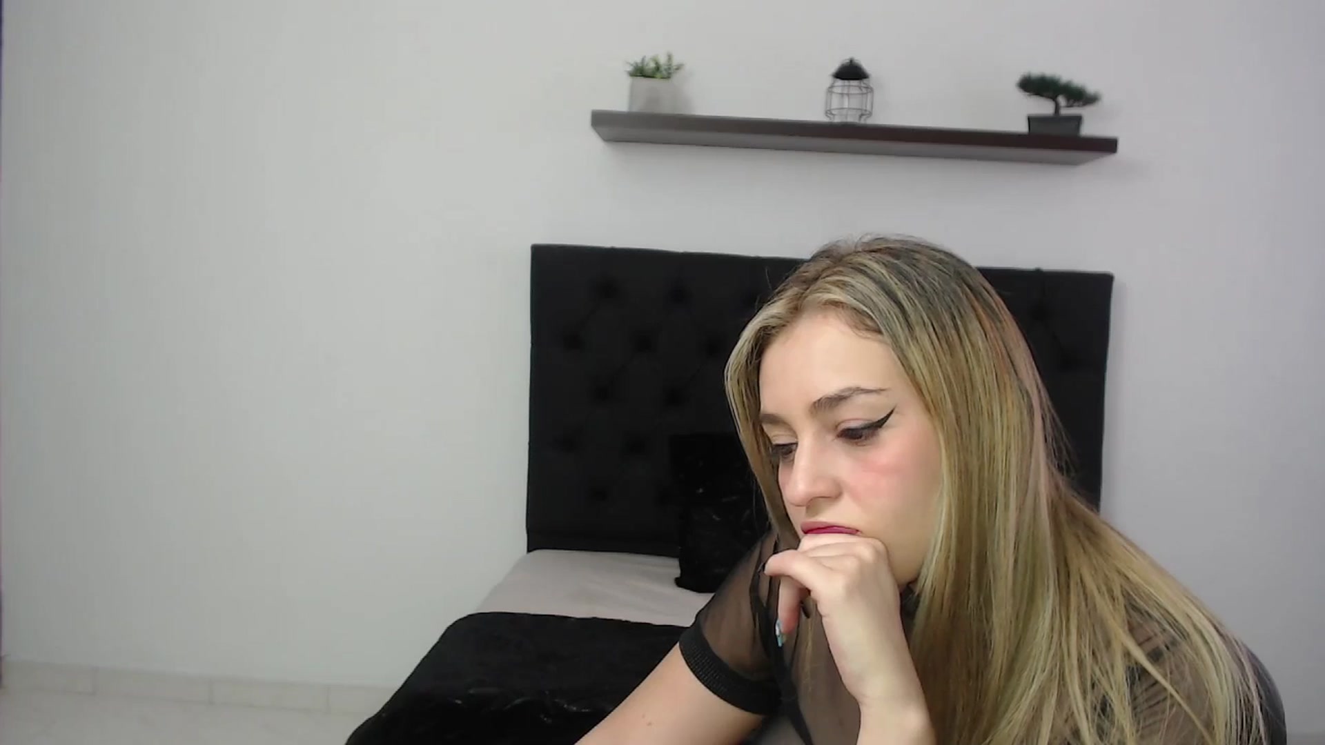Gallery image thumbnail from CamilleDucan's myfreecams stream on, 11/30/2024, 15:18 image 7 of 20