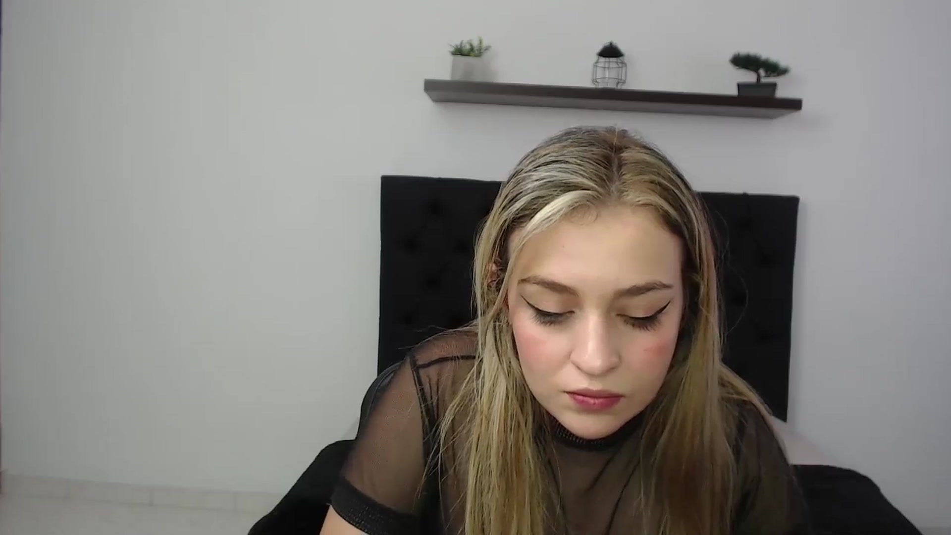 Gallery image thumbnail from CamilleDucan's myfreecams stream on, 11/30/2024, 15:53 image 16 of 20