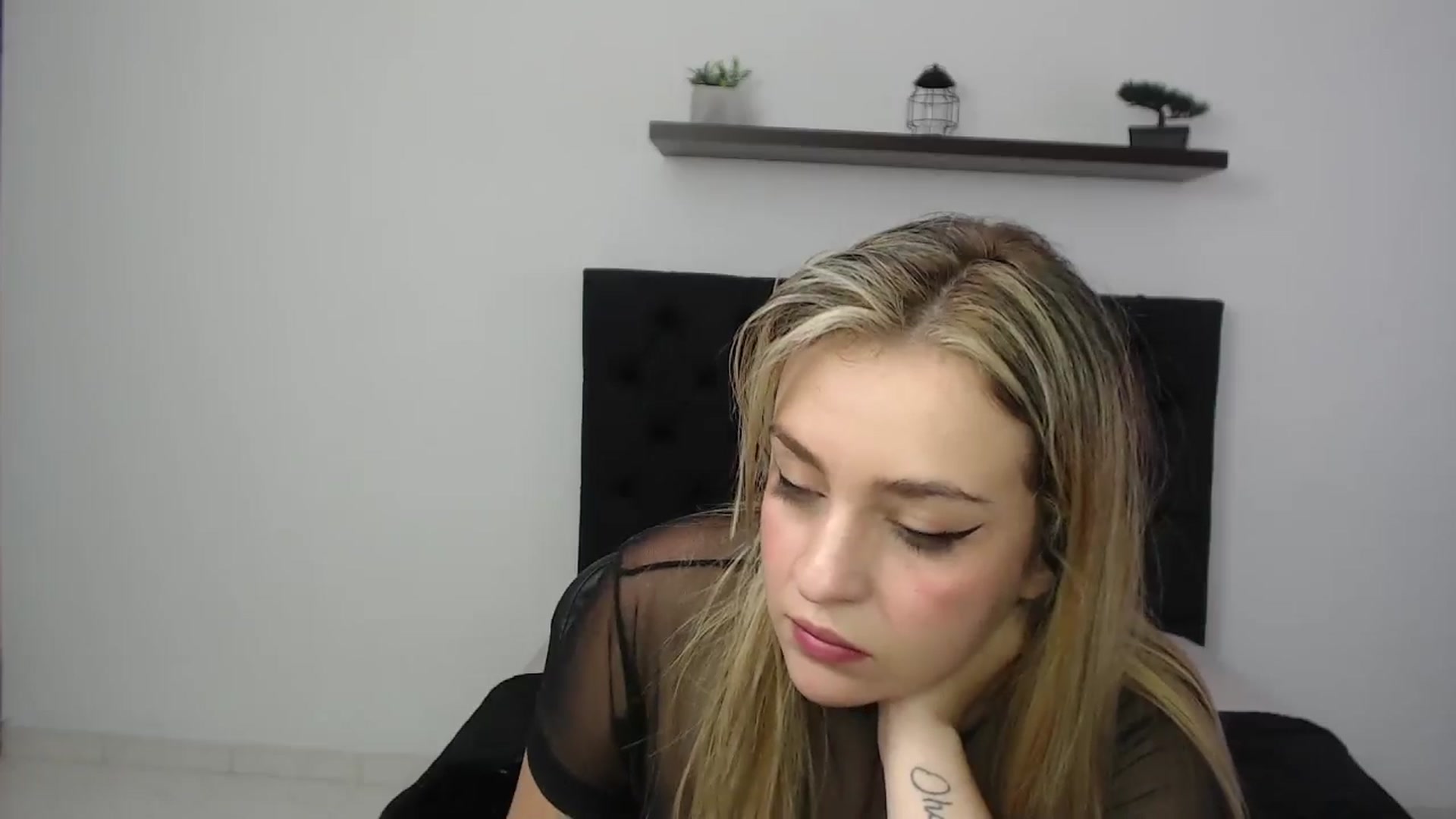 Gallery image thumbnail from CamilleDucan's myfreecams stream on, 11/30/2024, 15:53 image 17 of 20