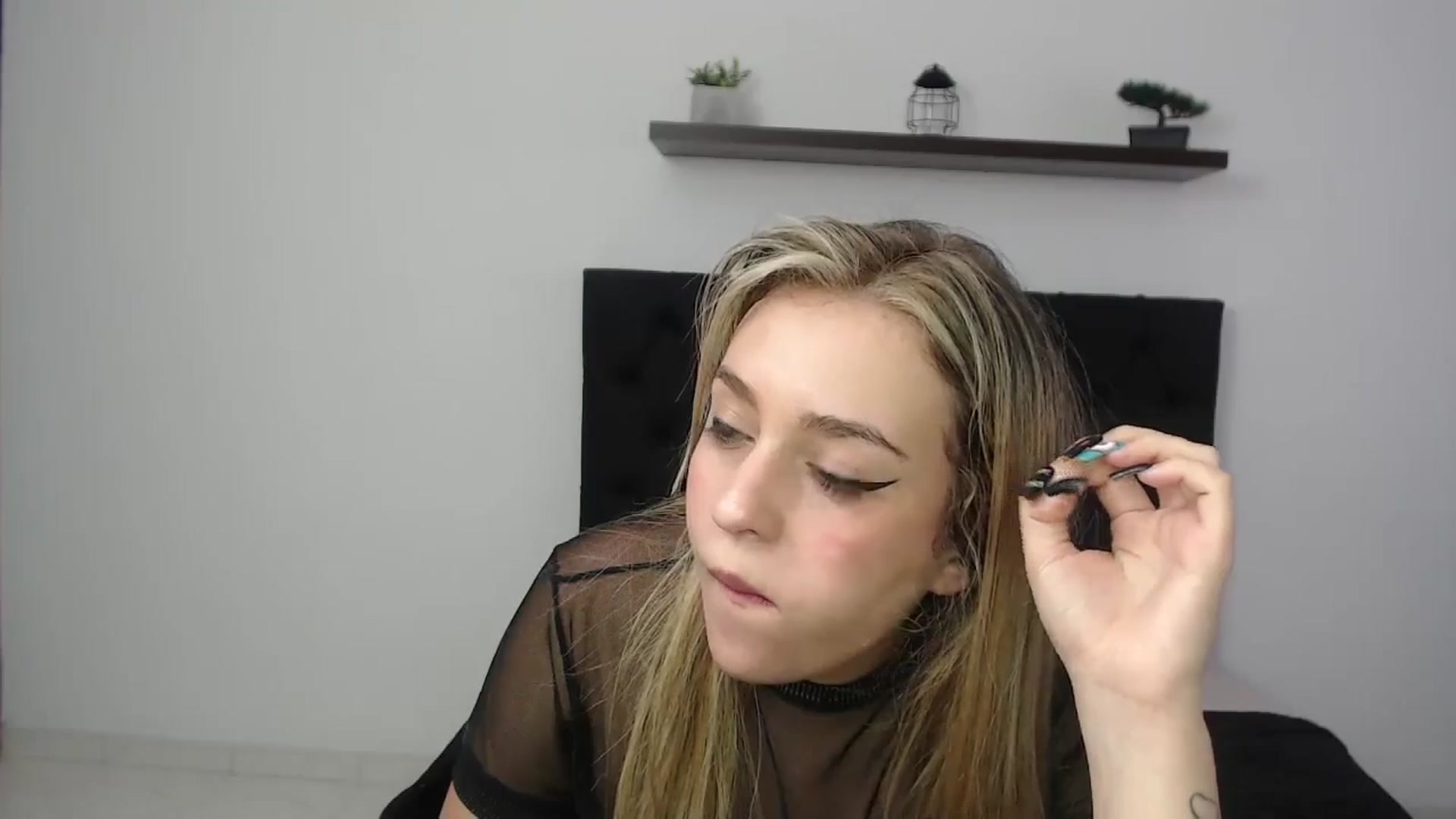 Gallery image thumbnail from CamilleDucan's myfreecams stream on, 11/30/2024, 15:53 image 15 of 20