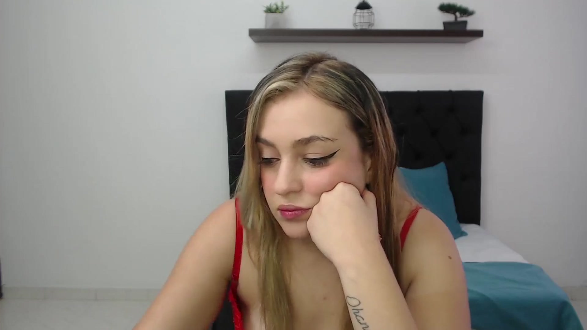 Gallery image thumbnail from CamilleDucan's myfreecams stream on, 12/02/2024, 13:59 image 19 of 20