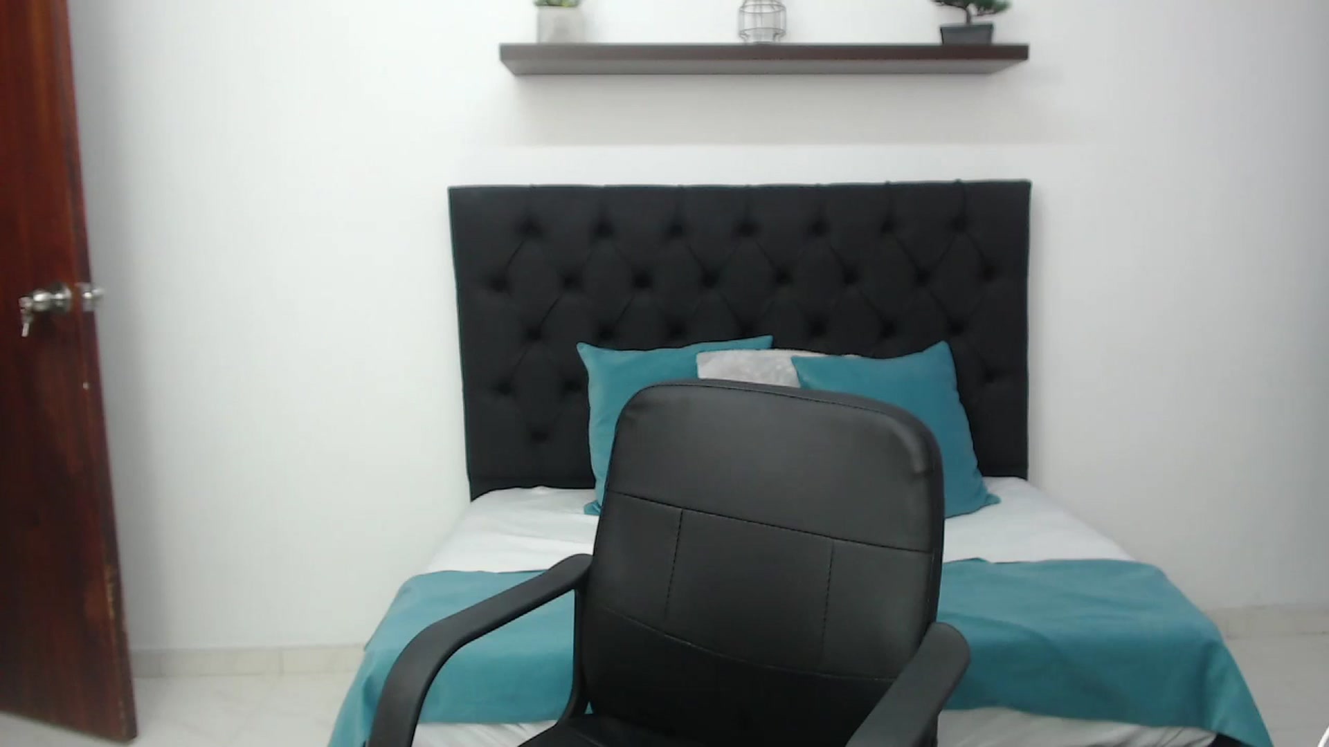 Gallery image thumbnail from CamilleDucan's myfreecams stream on, 12/02/2024, 15:23 image 4 of 20