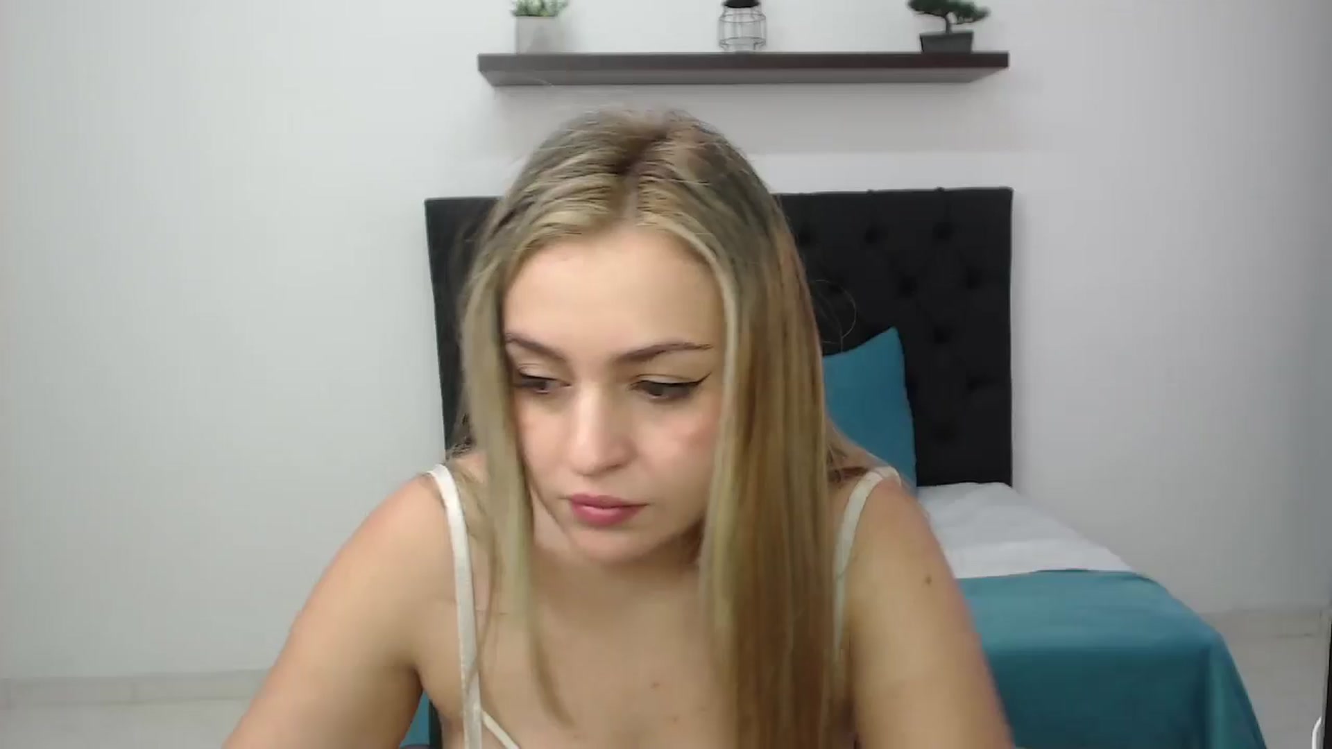 Gallery image thumbnail from CamilleDucan's myfreecams stream on, 12/04/2024, 16:46 image 9 of 20