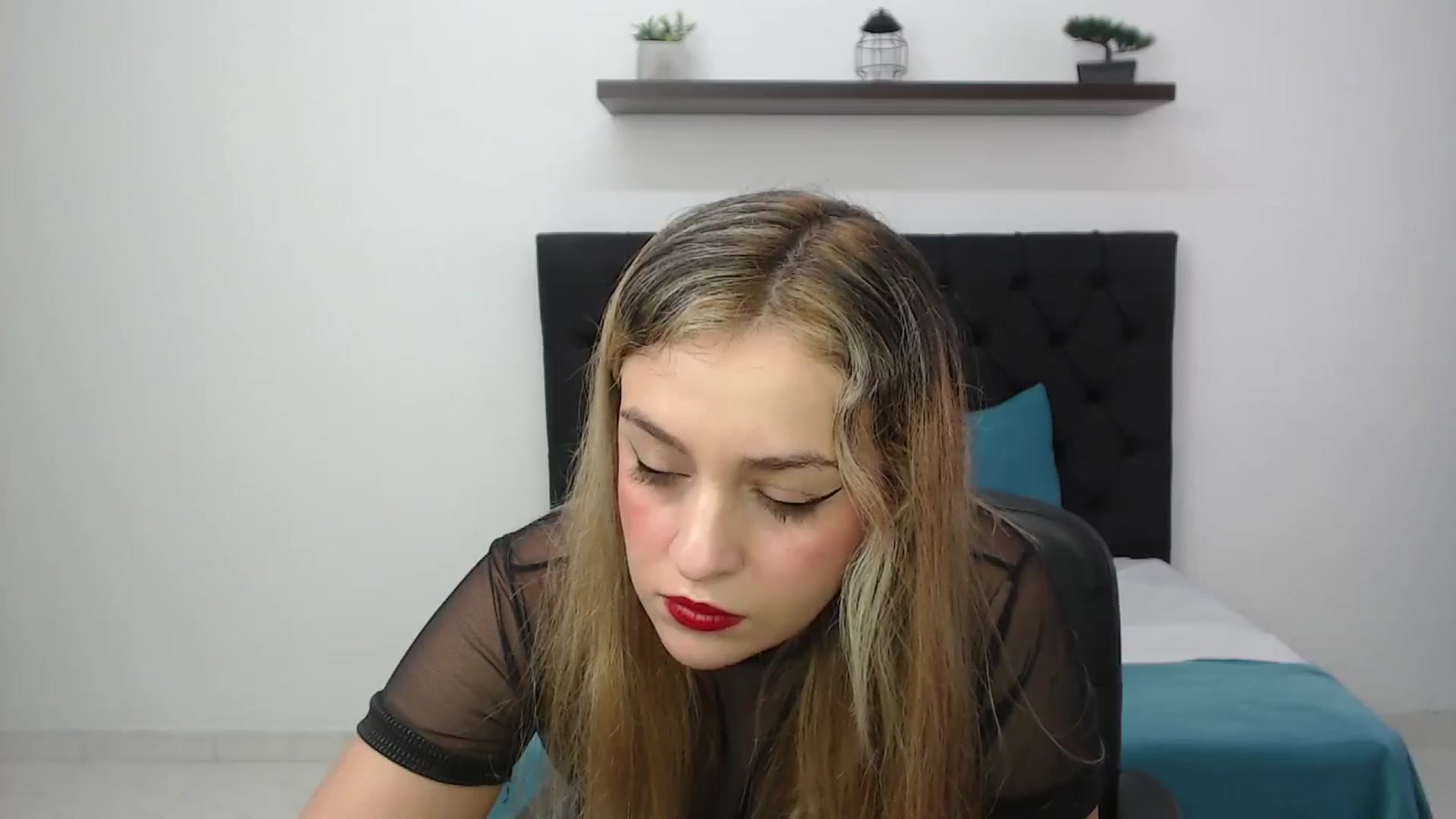 Gallery image thumbnail from CamilleDucan's myfreecams stream on, 12/05/2024, 14:12 image 13 of 20