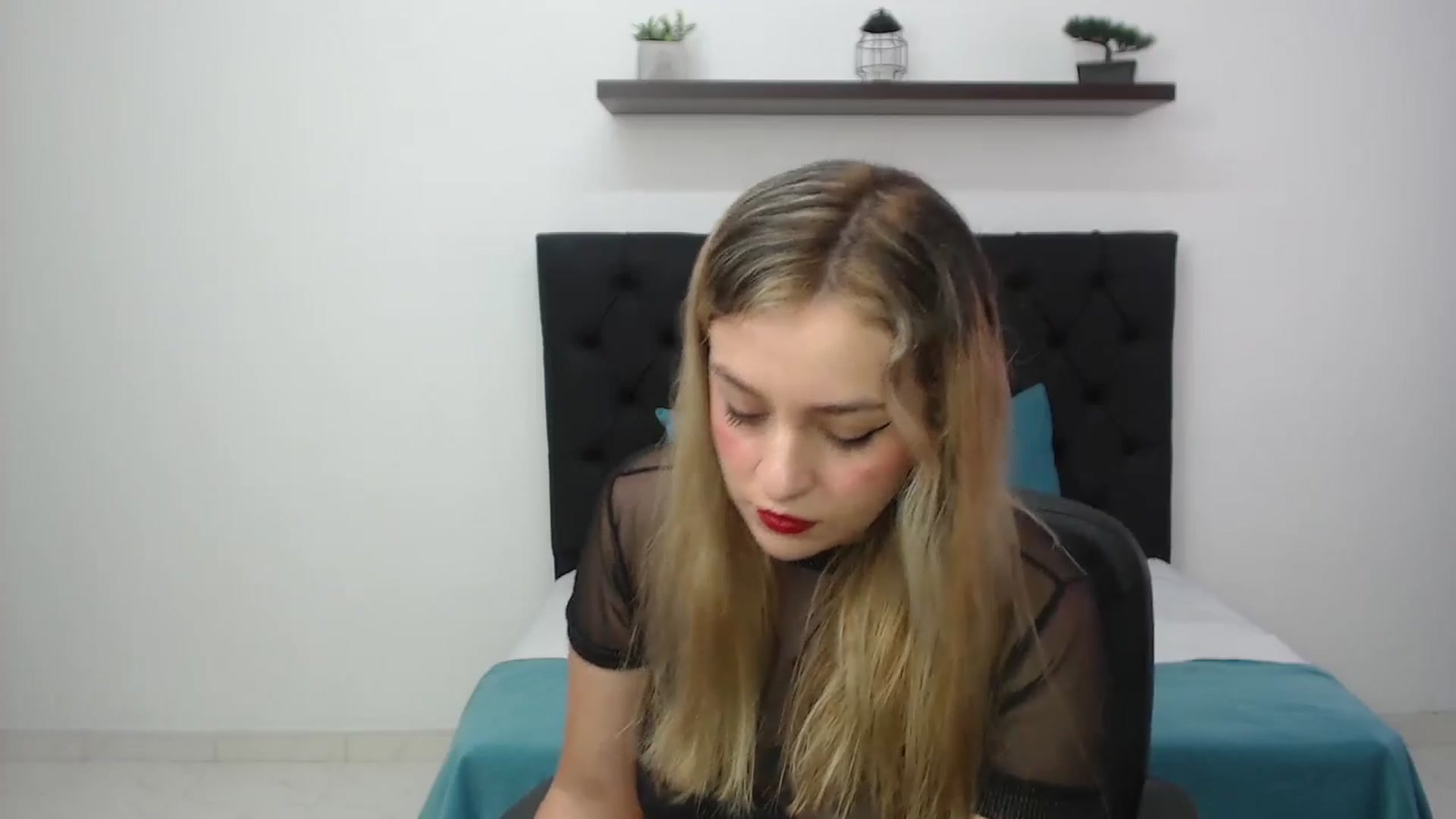 Gallery image thumbnail from CamilleDucan's myfreecams stream on, 12/05/2024, 14:12 image 14 of 20