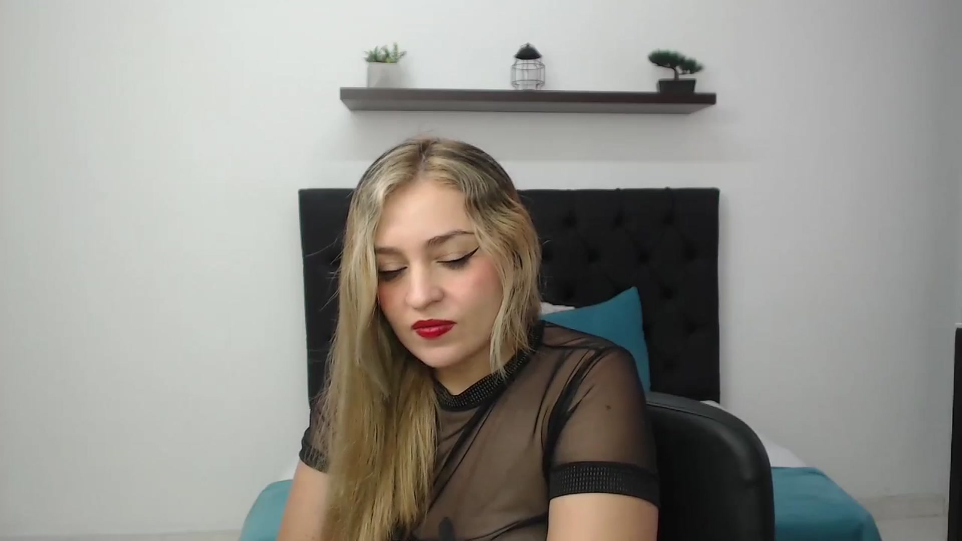 Gallery image thumbnail from CamilleDucan's myfreecams stream on, 12/05/2024, 15:15 image 3 of 20