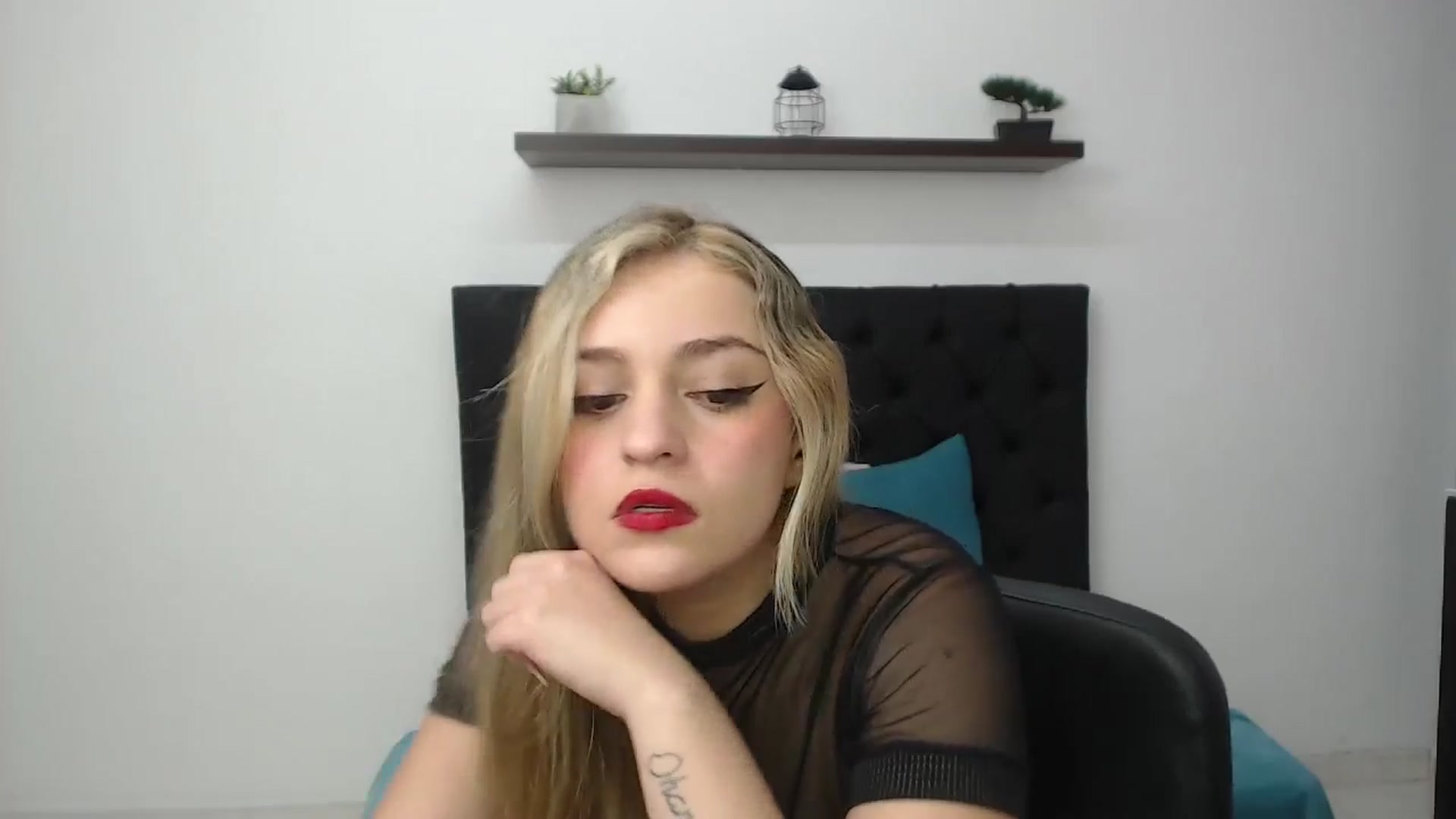 Gallery image thumbnail from CamilleDucan's myfreecams stream on, 12/05/2024, 15:15 image 2 of 20
