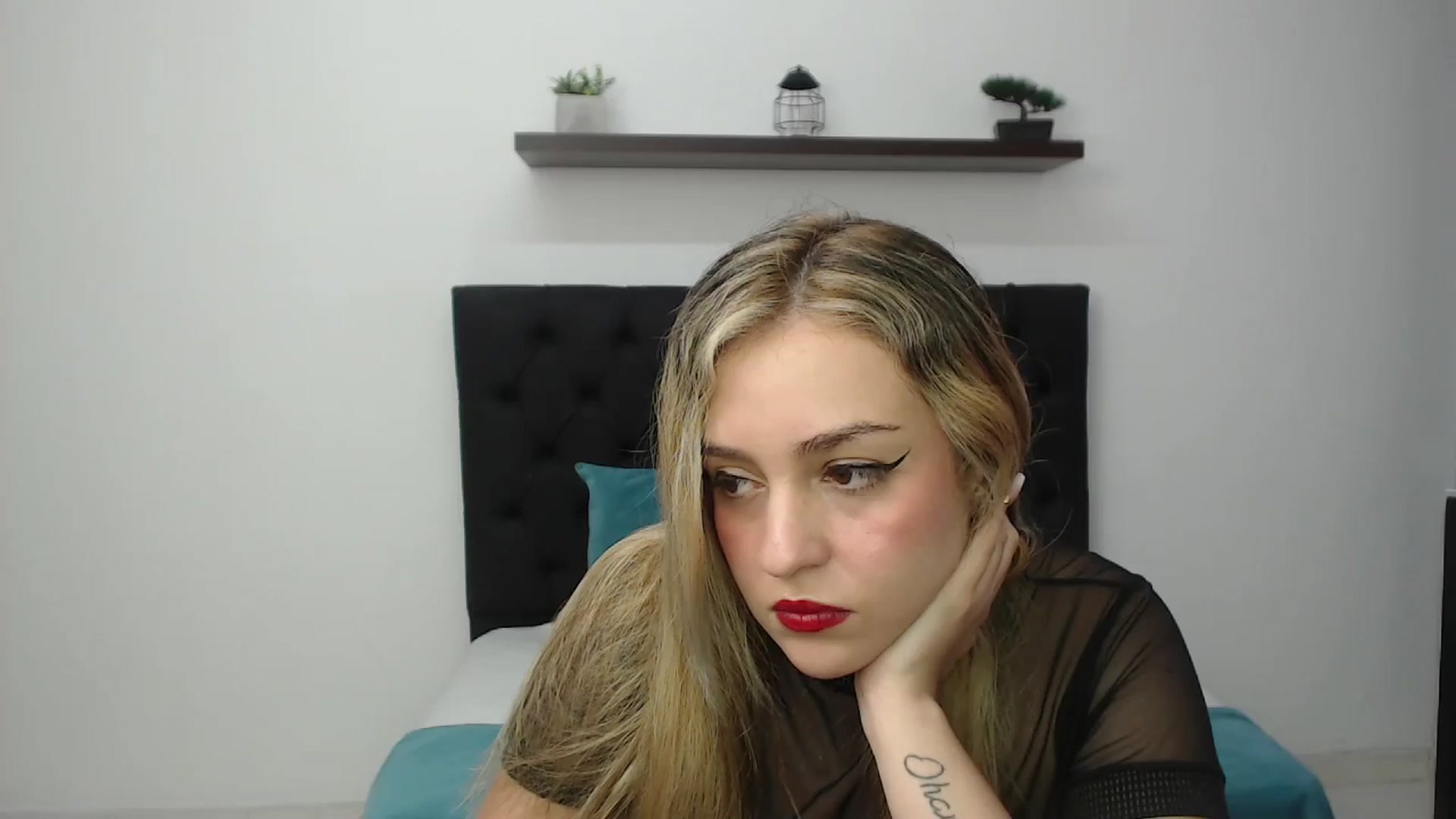 Gallery image thumbnail from CamilleDucan's myfreecams stream on, 12/05/2024, 15:15 image 6 of 20