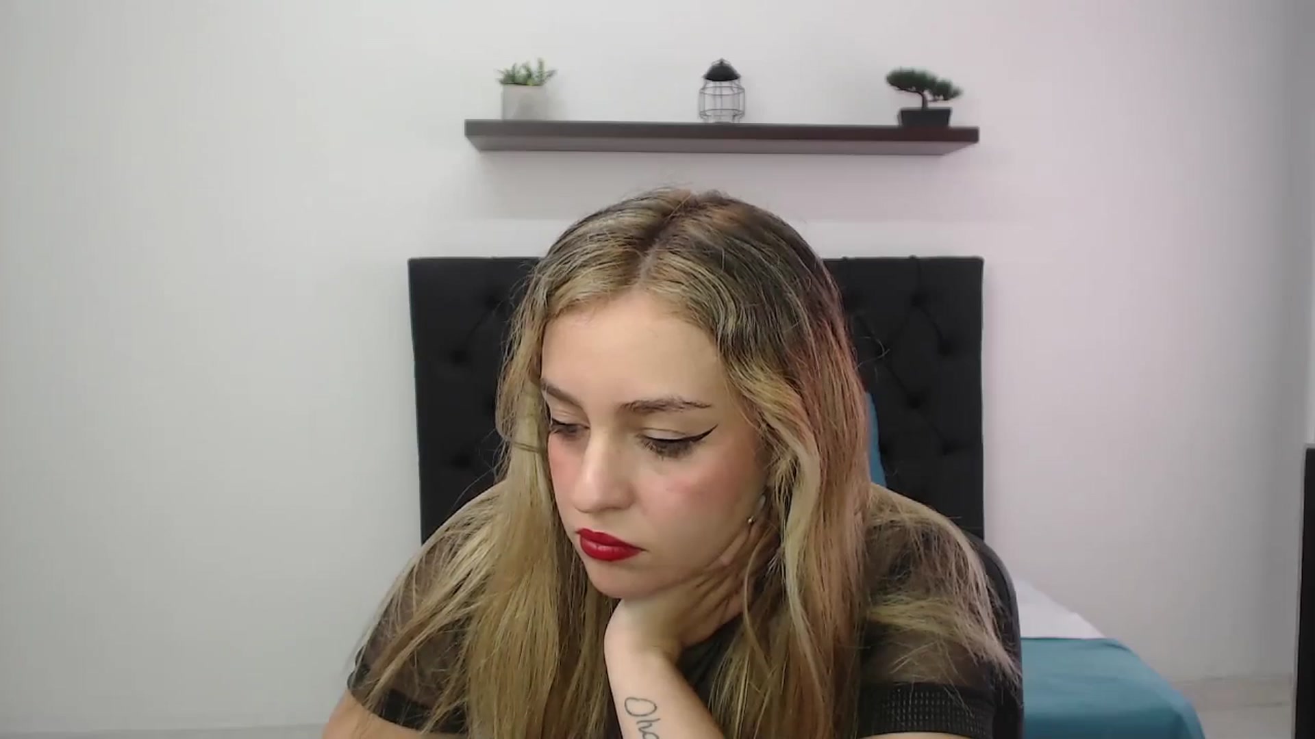 Gallery image thumbnail from CamilleDucan's myfreecams stream on, 12/05/2024, 15:15 image 15 of 20