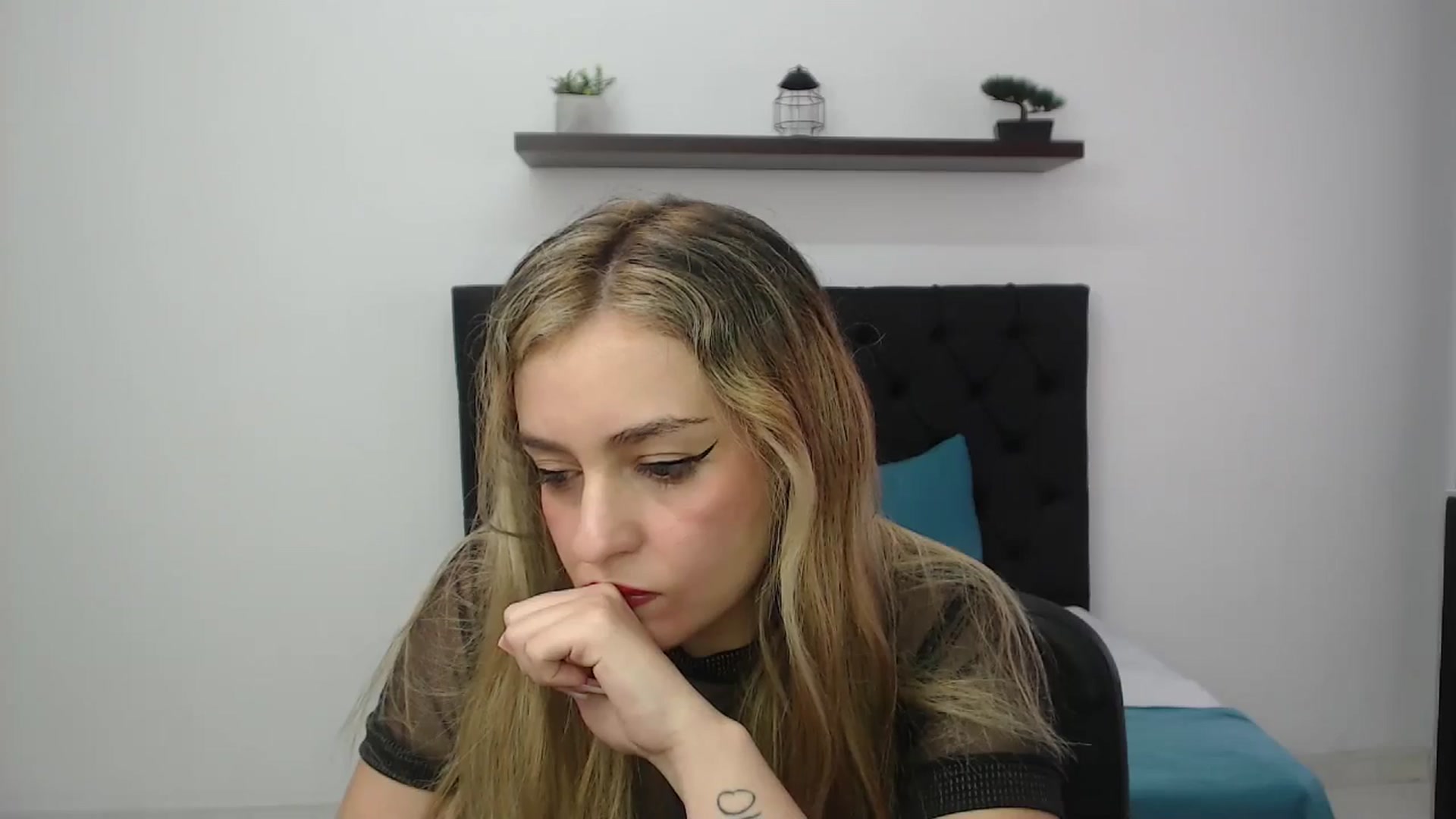 Gallery image thumbnail from CamilleDucan's myfreecams stream on, 12/05/2024, 15:15 image 16 of 20