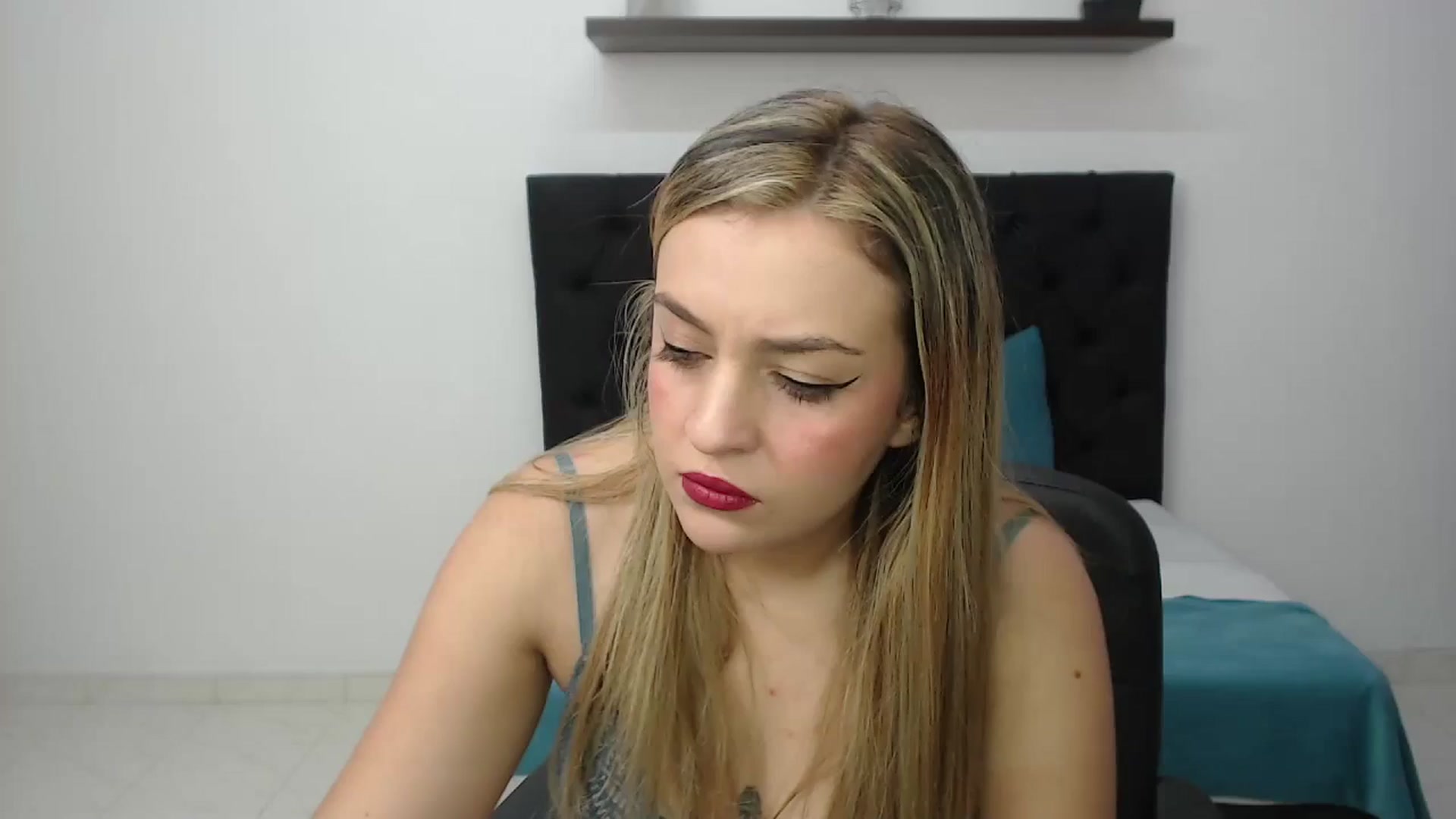 Gallery image thumbnail from CamilleDucan's myfreecams stream on, 12/06/2024, 14:21 image 1 of 20