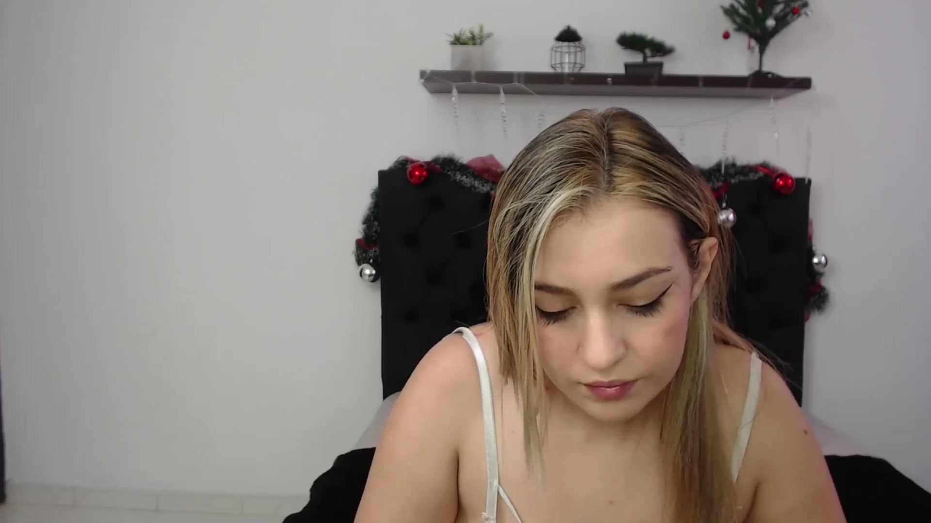 Gallery image thumbnail from CamilleDucan's myfreecams stream on, 12/11/2024, 13:43 image 7 of 20