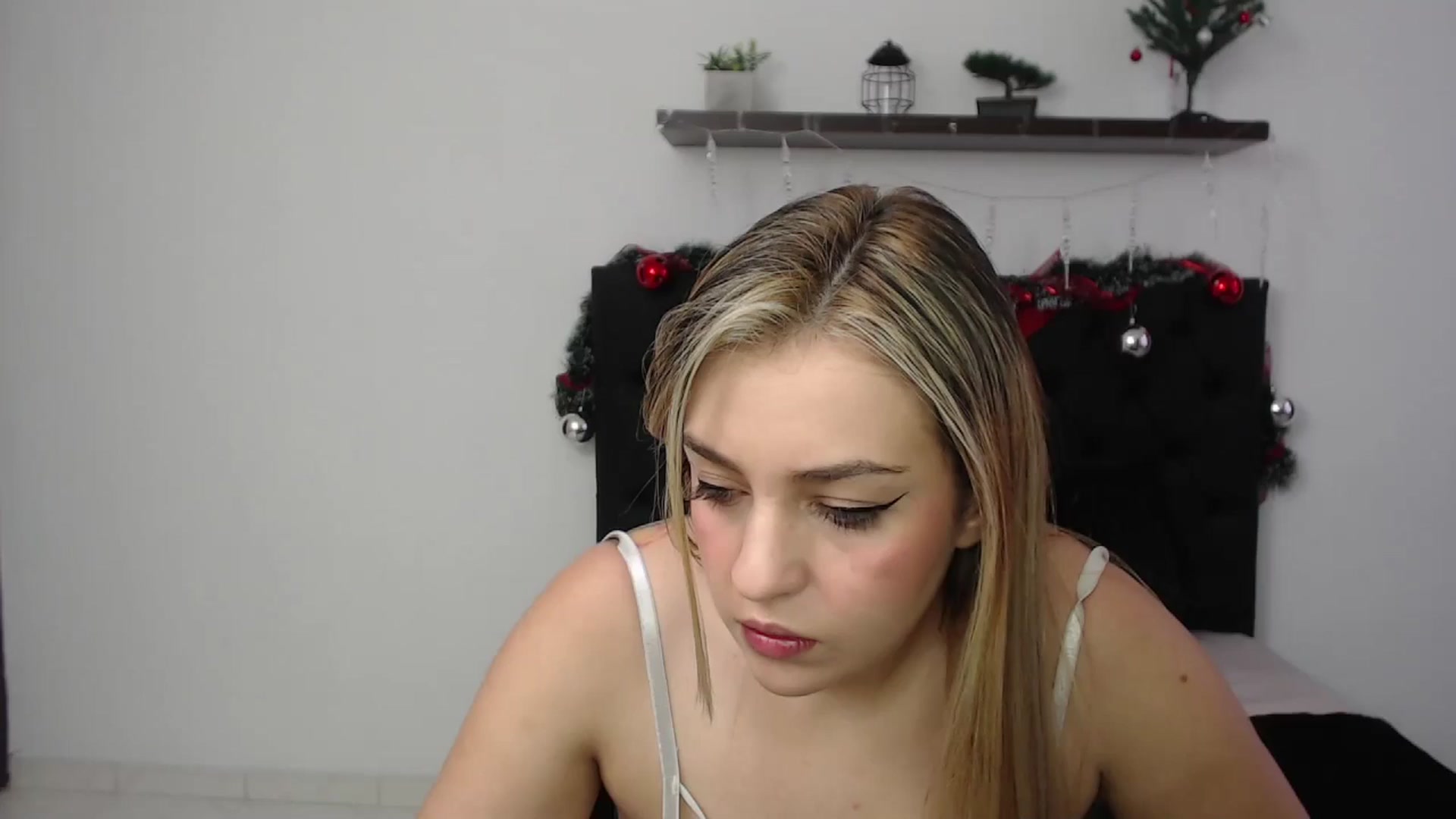 Gallery image thumbnail from CamilleDucan's myfreecams stream on, 12/11/2024, 13:43 image 1 of 20