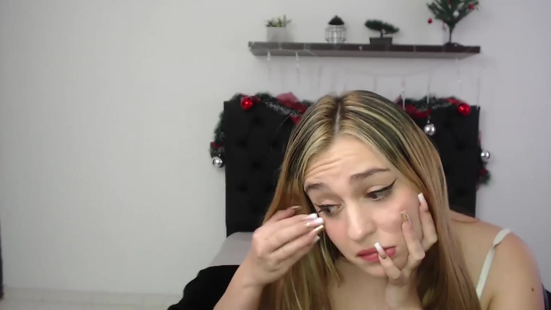 Gallery image thumbnail from CamilleDucan's myfreecams stream on, 12/11/2024, 15:12 image 17 of 20