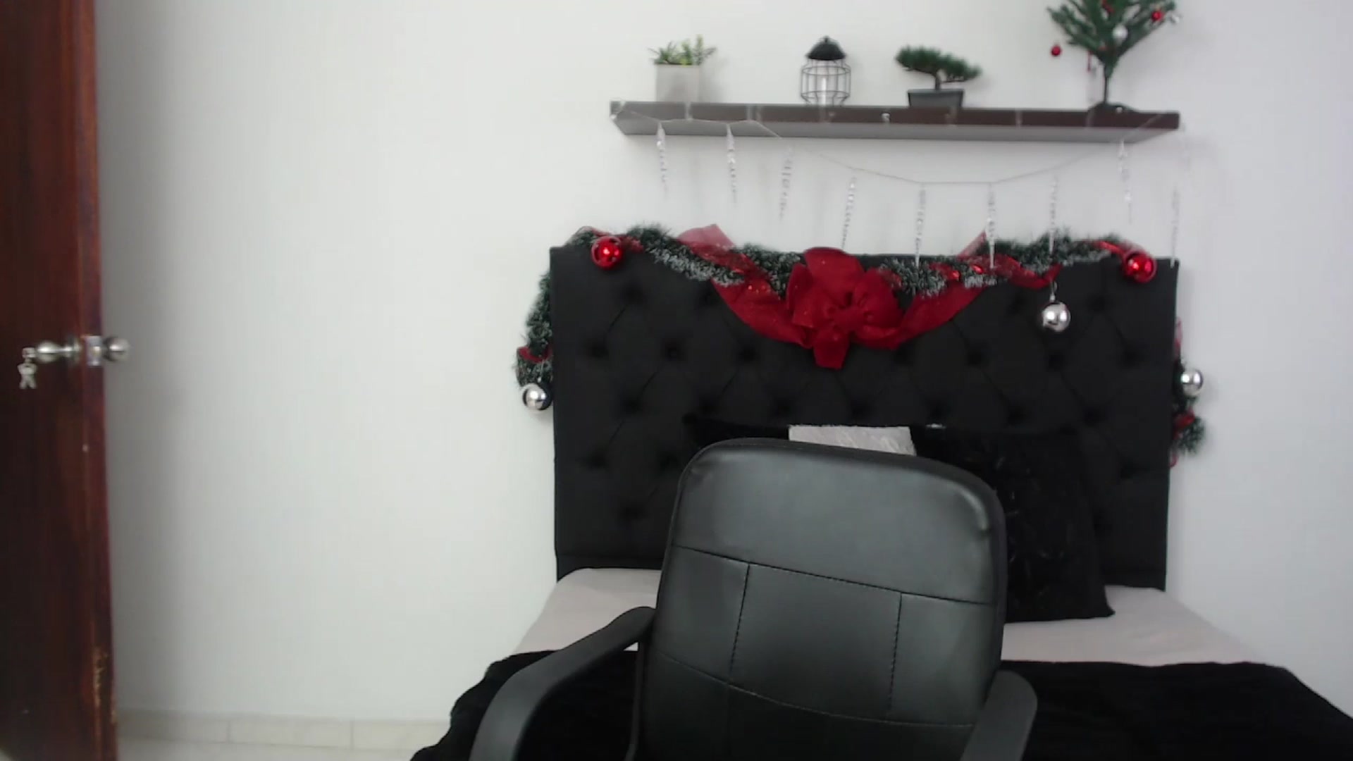 Gallery image thumbnail from CamilleDucan's myfreecams stream on, 12/11/2024, 16:07 image 8 of 20