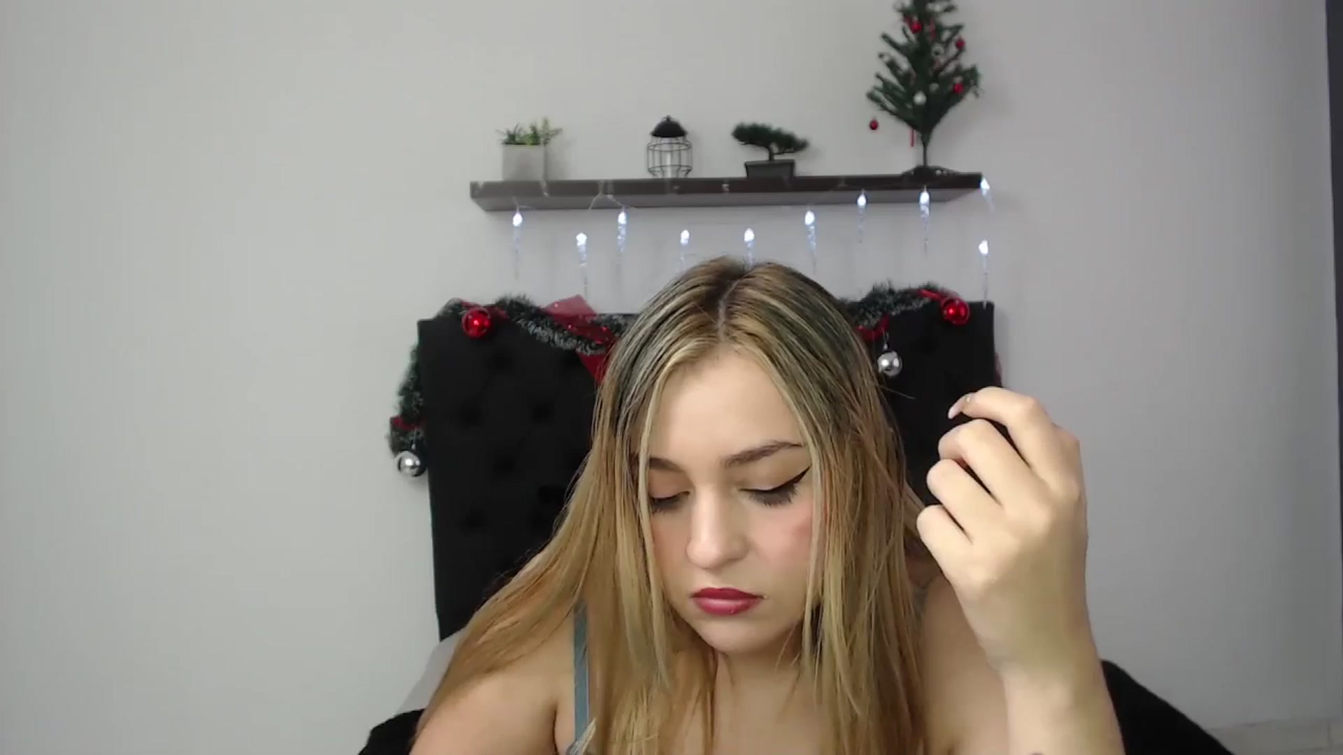 Gallery image thumbnail from CamilleDucan's myfreecams stream on, 12/13/2024, 15:26 image 11 of 20