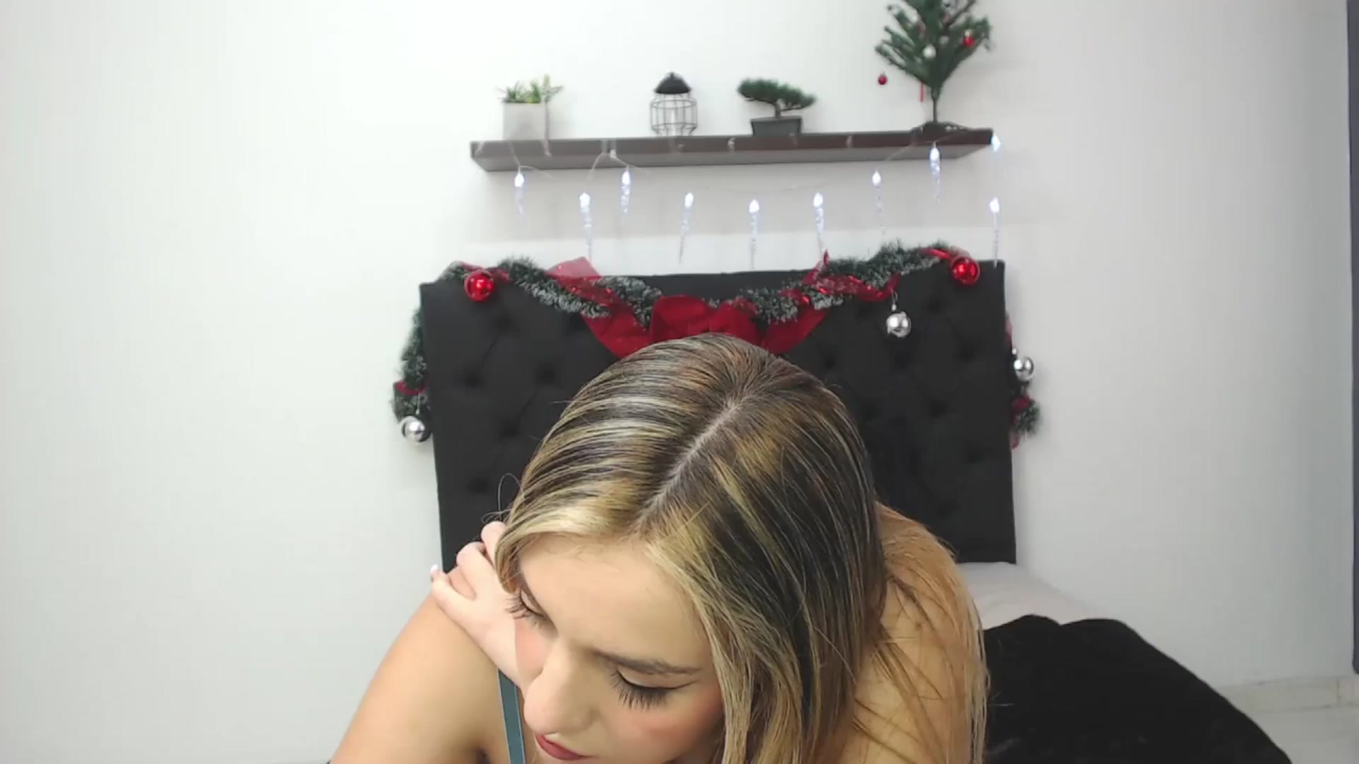 Gallery image thumbnail from CamilleDucan's myfreecams stream on, 12/13/2024, 16:47 image 13 of 20