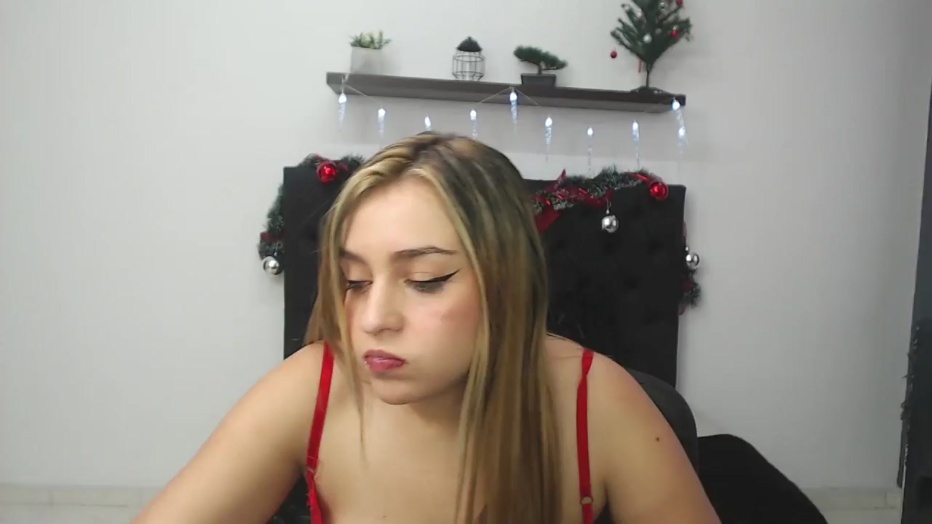 Gallery image thumbnail from CamilleDucan's myfreecams stream on, 12/14/2024, 14:47 image 1 of 20