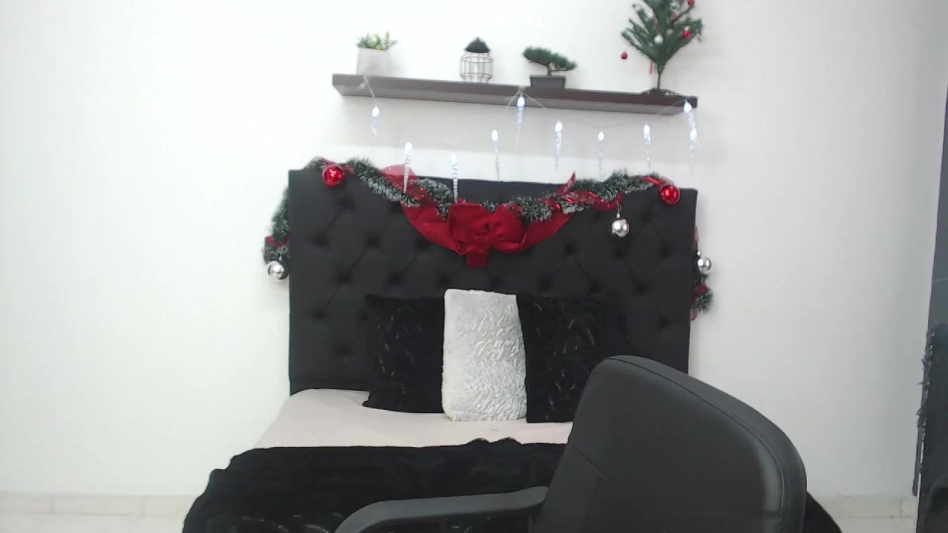 Gallery image thumbnail from CamilleDucan's myfreecams stream on, 12/14/2024, 14:47 image 19 of 20