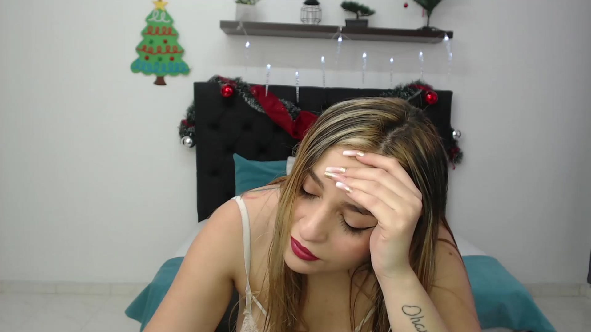 Gallery image thumbnail from CamilleDucan's myfreecams stream on, 12/19/2024, 13:37 image 2 of 20