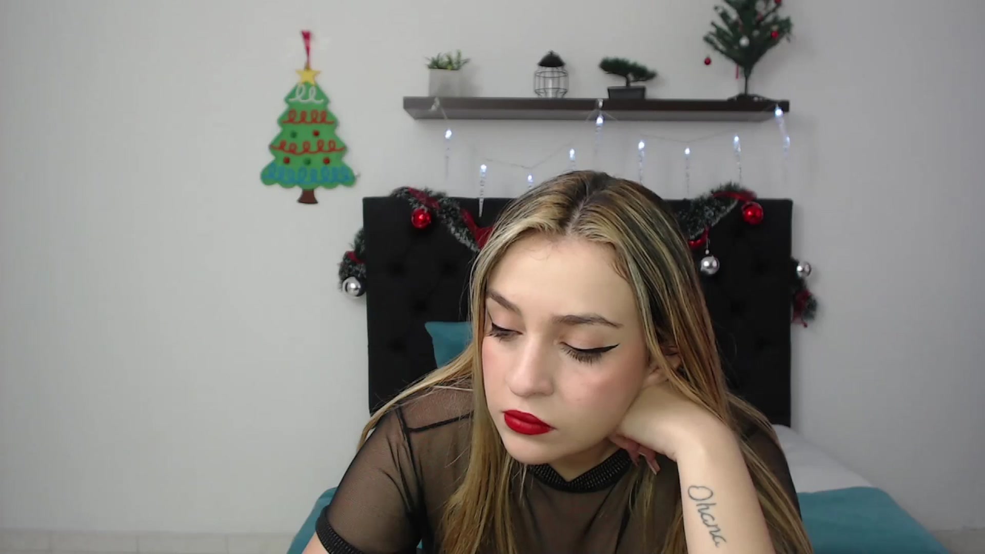 Gallery image thumbnail from CamilleDucan's myfreecams stream on, 12/21/2024, 13:20 image 13 of 20