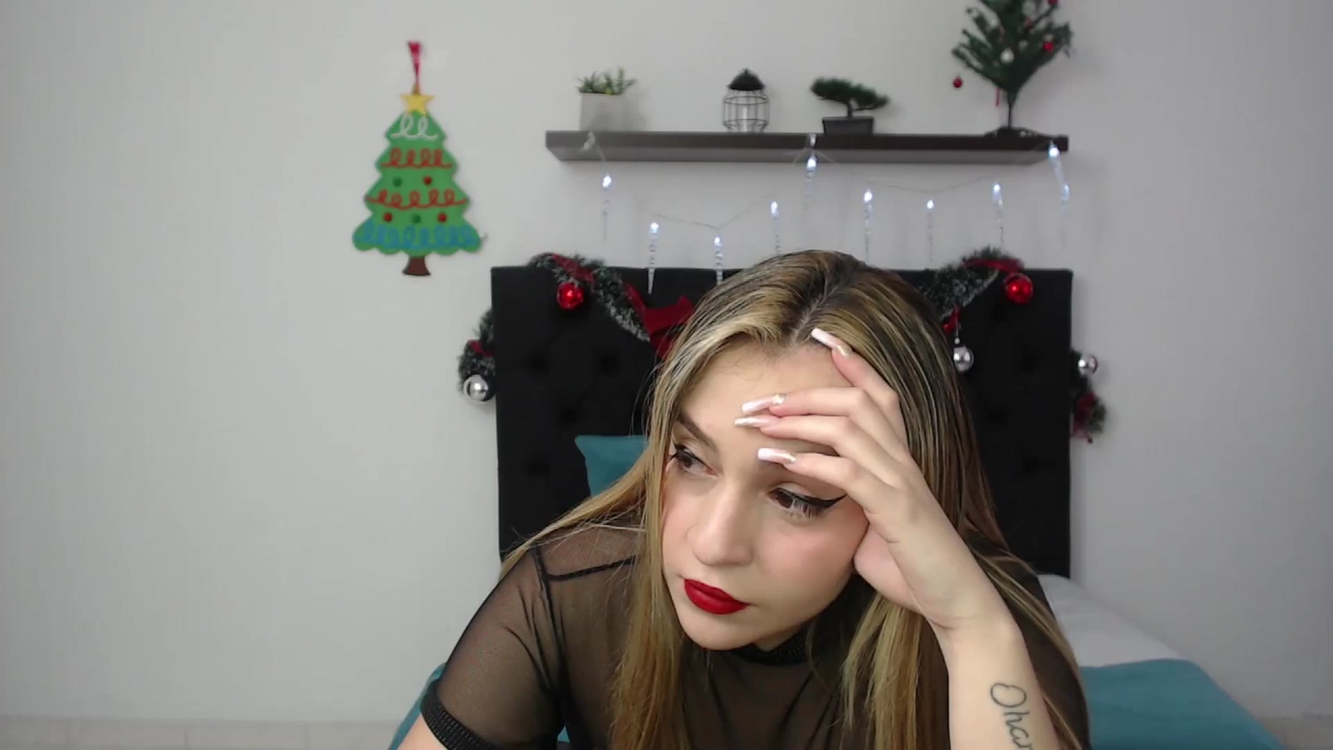 Gallery image thumbnail from CamilleDucan's myfreecams stream on, 12/21/2024, 13:20 image 15 of 20