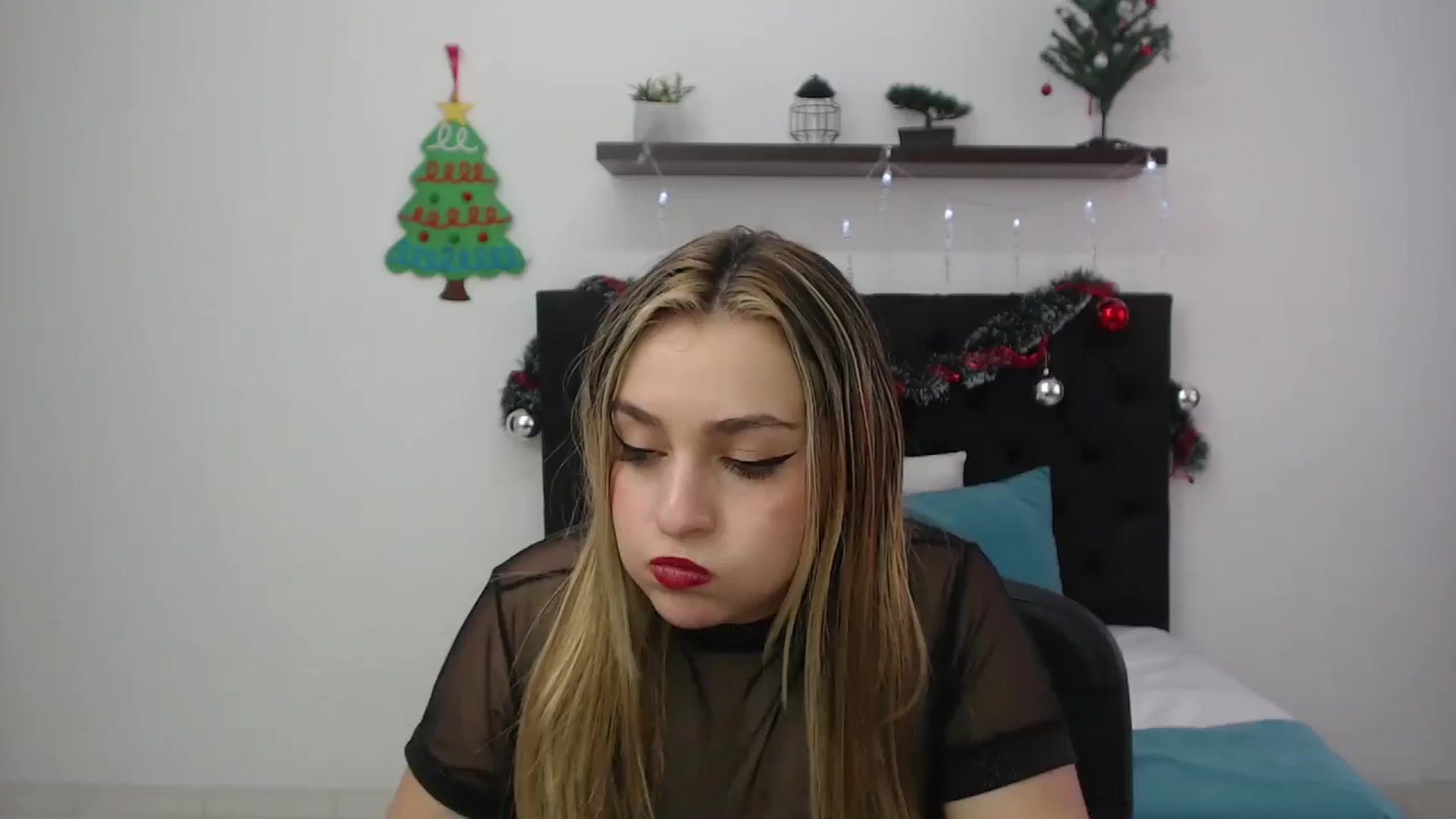 Gallery image thumbnail from CamilleDucan's myfreecams stream on, 12/21/2024, 15:16 image 1 of 20