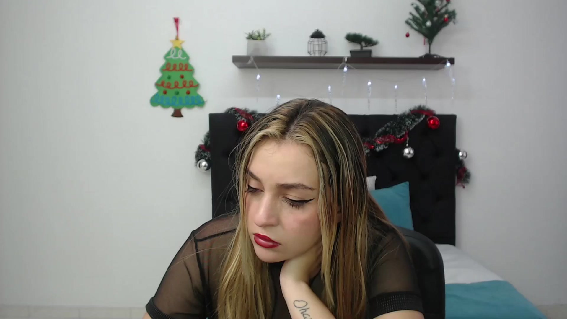 Gallery image thumbnail from CamilleDucan's myfreecams stream on, 12/21/2024, 15:16 image 4 of 20