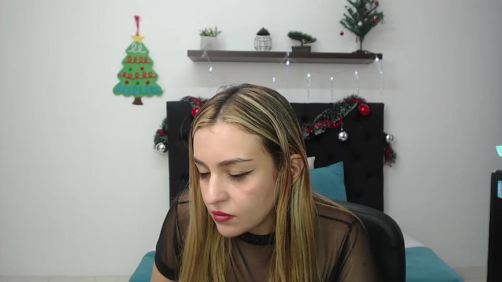 Gallery image thumbnail from CamilleDucan's myfreecams stream on, 12/21/2024, 17:27 image 6 of 20