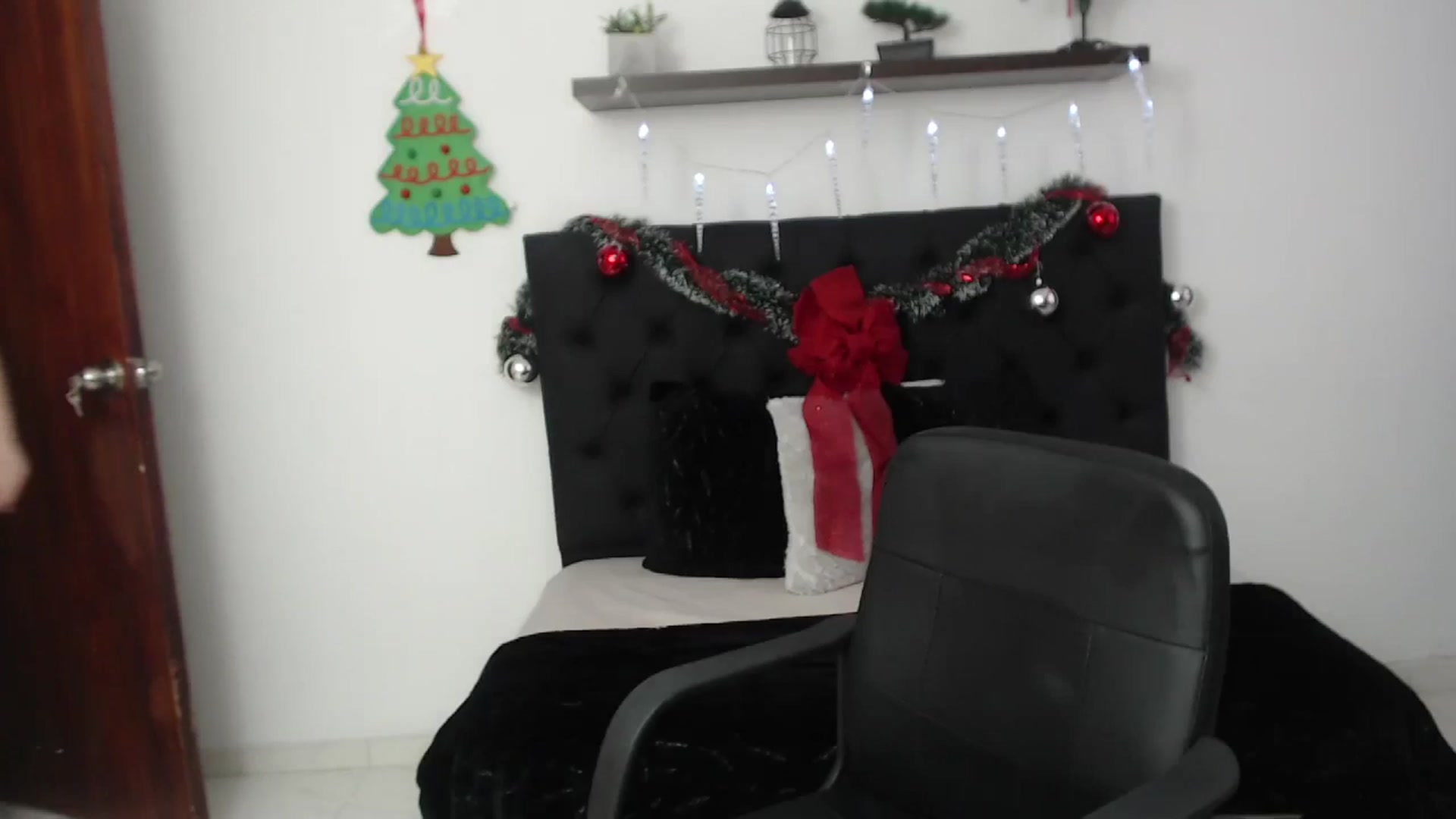 Gallery image thumbnail from CamilleDucan's myfreecams stream on, 12/23/2024, 14:19 image 8 of 20