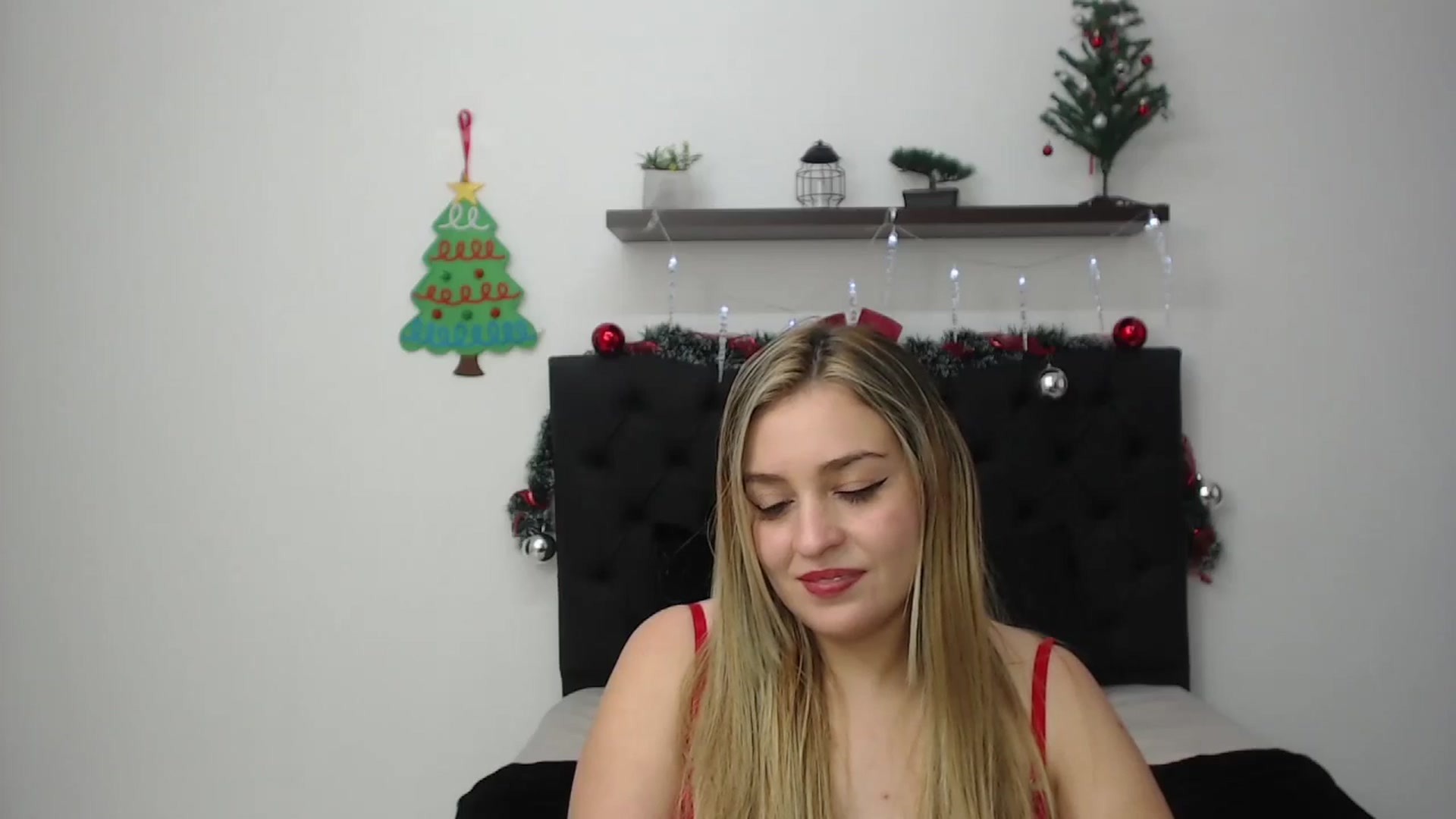 Gallery image thumbnail from CamilleDucan's myfreecams stream on, 12/23/2024, 18:34 image 6 of 20