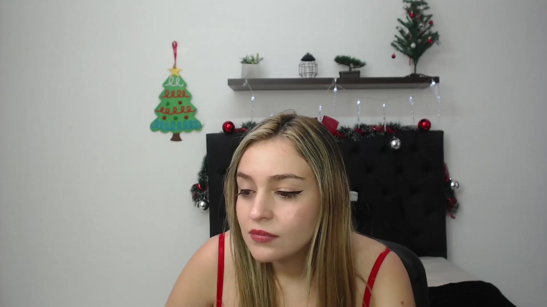 Gallery image thumbnail from CamilleDucan's myfreecams stream on, 12/23/2024, 18:34 image 11 of 20