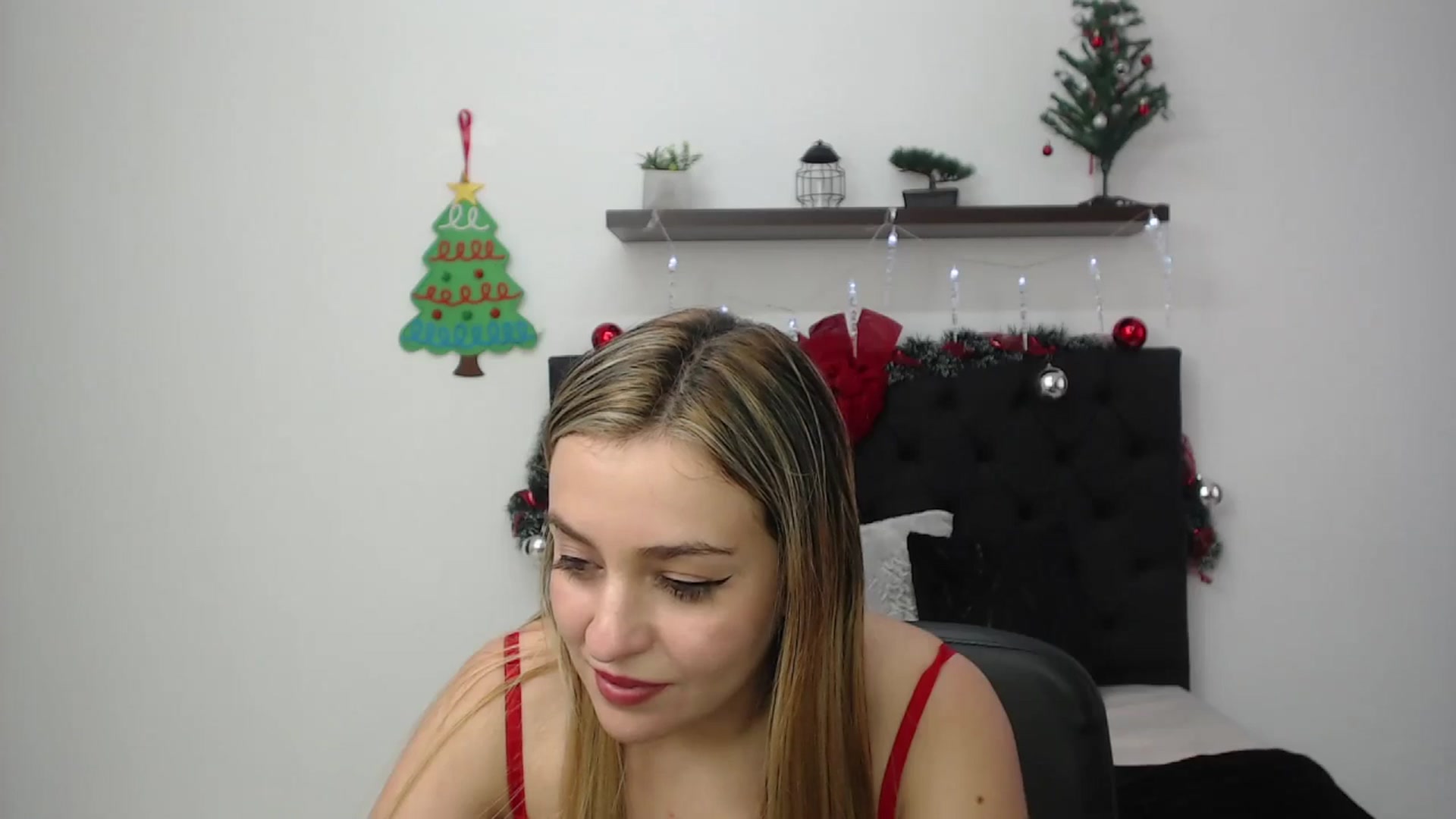 Gallery image thumbnail from CamilleDucan's myfreecams stream on, 12/23/2024, 18:34 image 19 of 20
