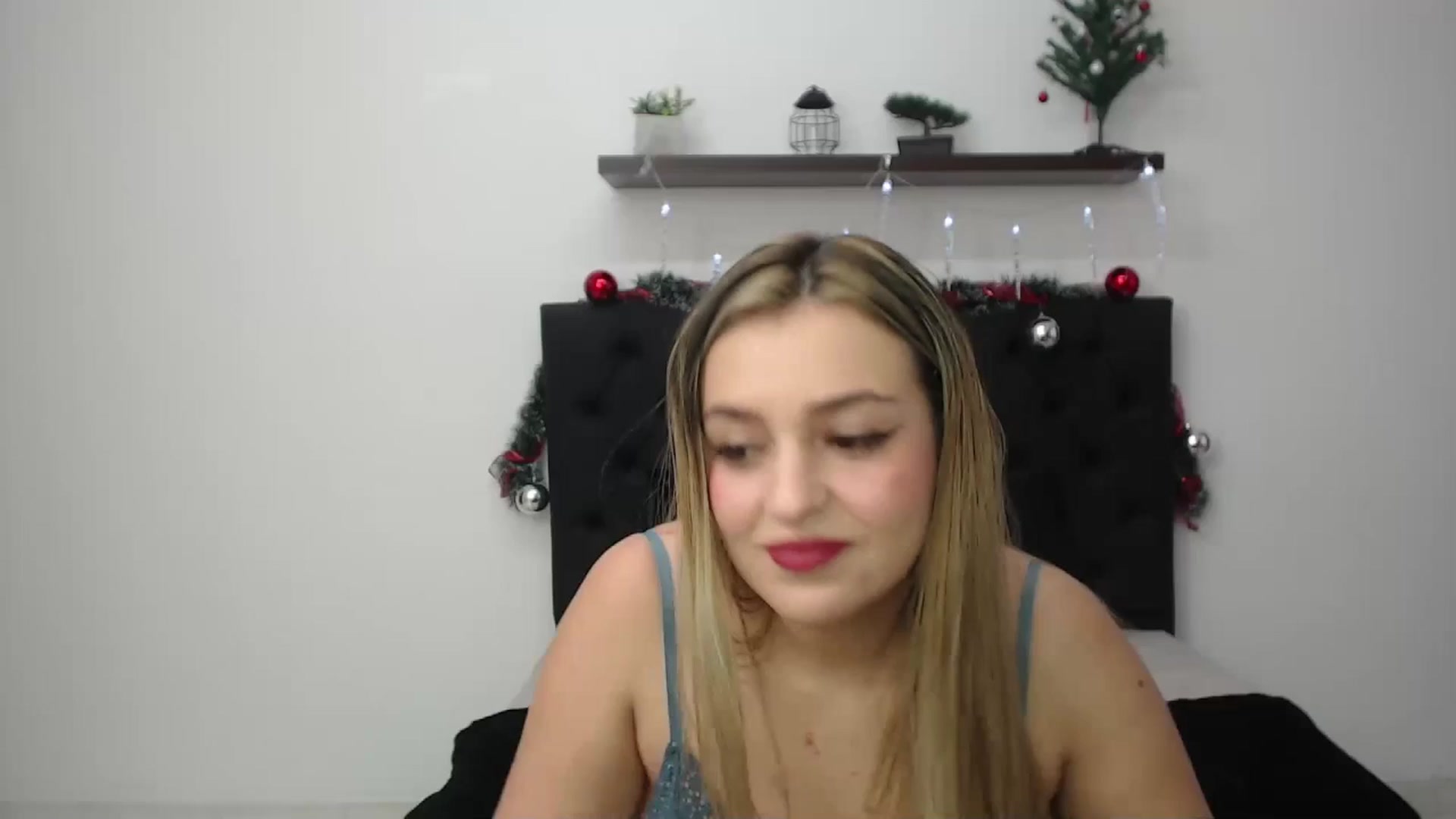 Gallery image thumbnail from CamilleDucan's myfreecams stream on, 12/26/2024, 14:08 image 15 of 20