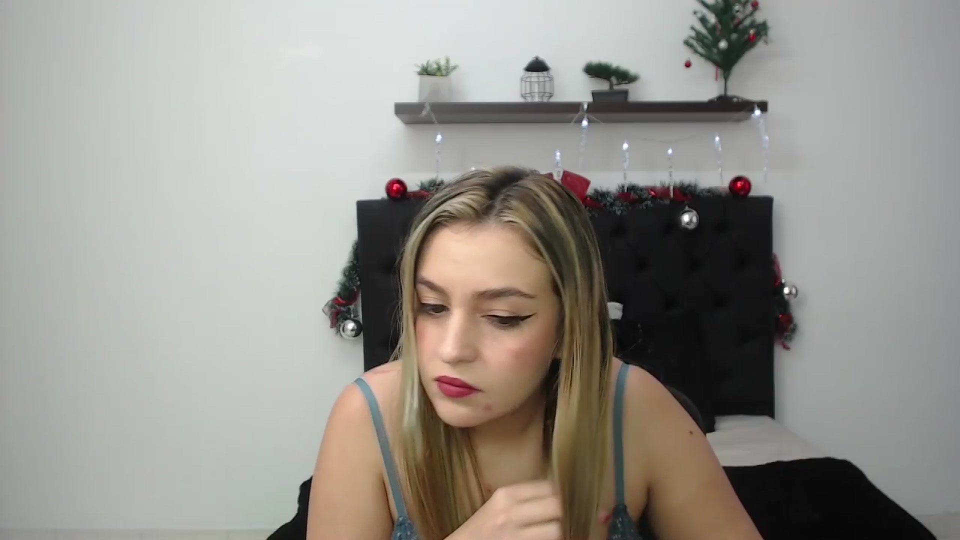 Gallery image thumbnail from CamilleDucan's myfreecams stream on, 12/26/2024, 14:31 image 6 of 20