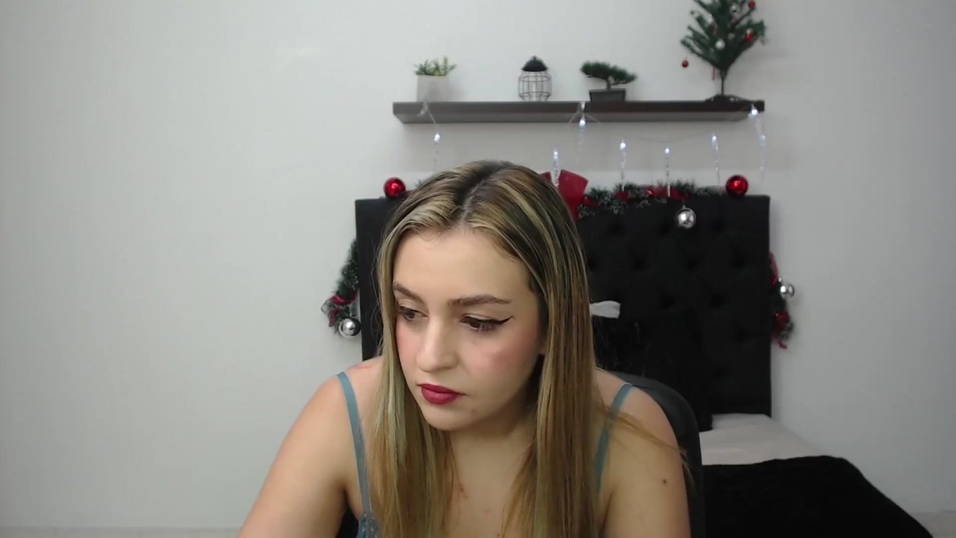 Gallery image thumbnail from CamilleDucan's myfreecams stream on, 12/26/2024, 14:31 image 4 of 20