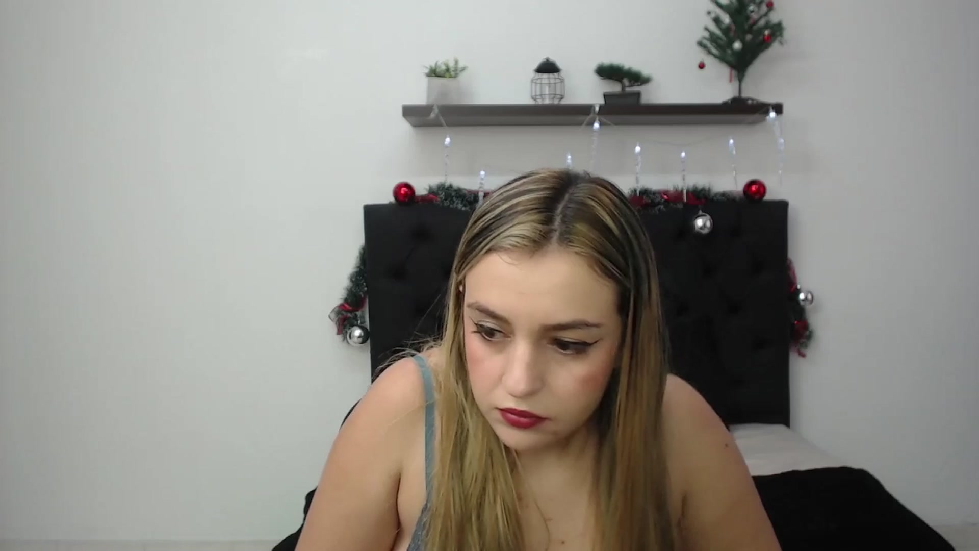 Gallery image thumbnail from CamilleDucan's myfreecams stream on, 12/26/2024, 15:20 image 3 of 20