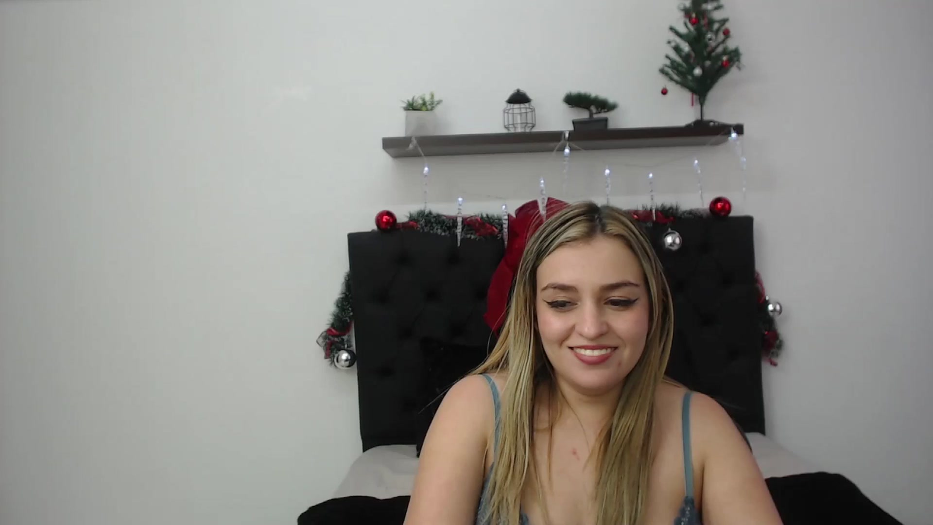 Gallery image thumbnail from CamilleDucan's myfreecams stream on, 12/26/2024, 18:43 image 1 of 20