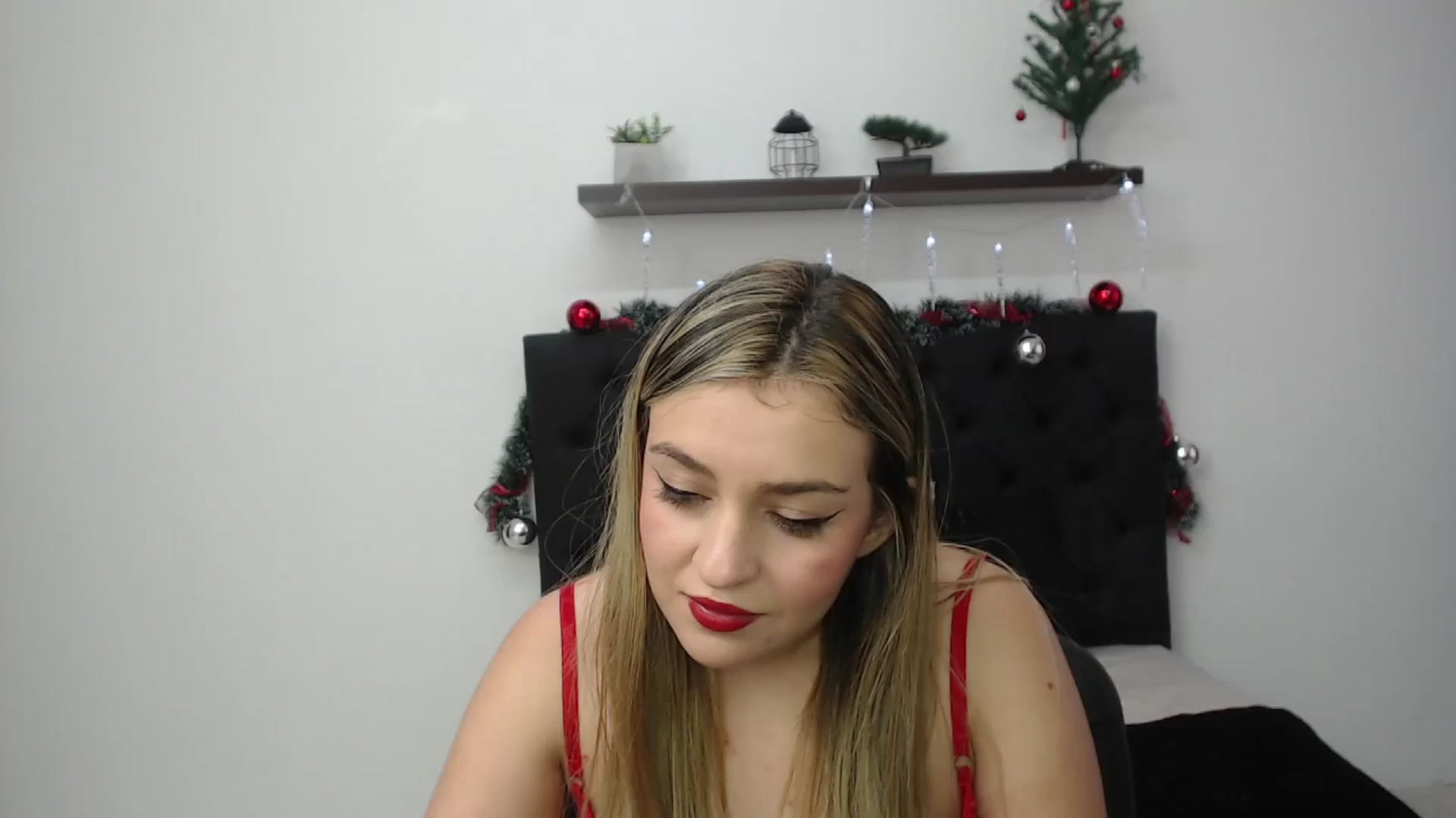 Gallery image thumbnail from CamilleDucan's myfreecams stream on, 12/27/2024, 14:21 image 2 of 20