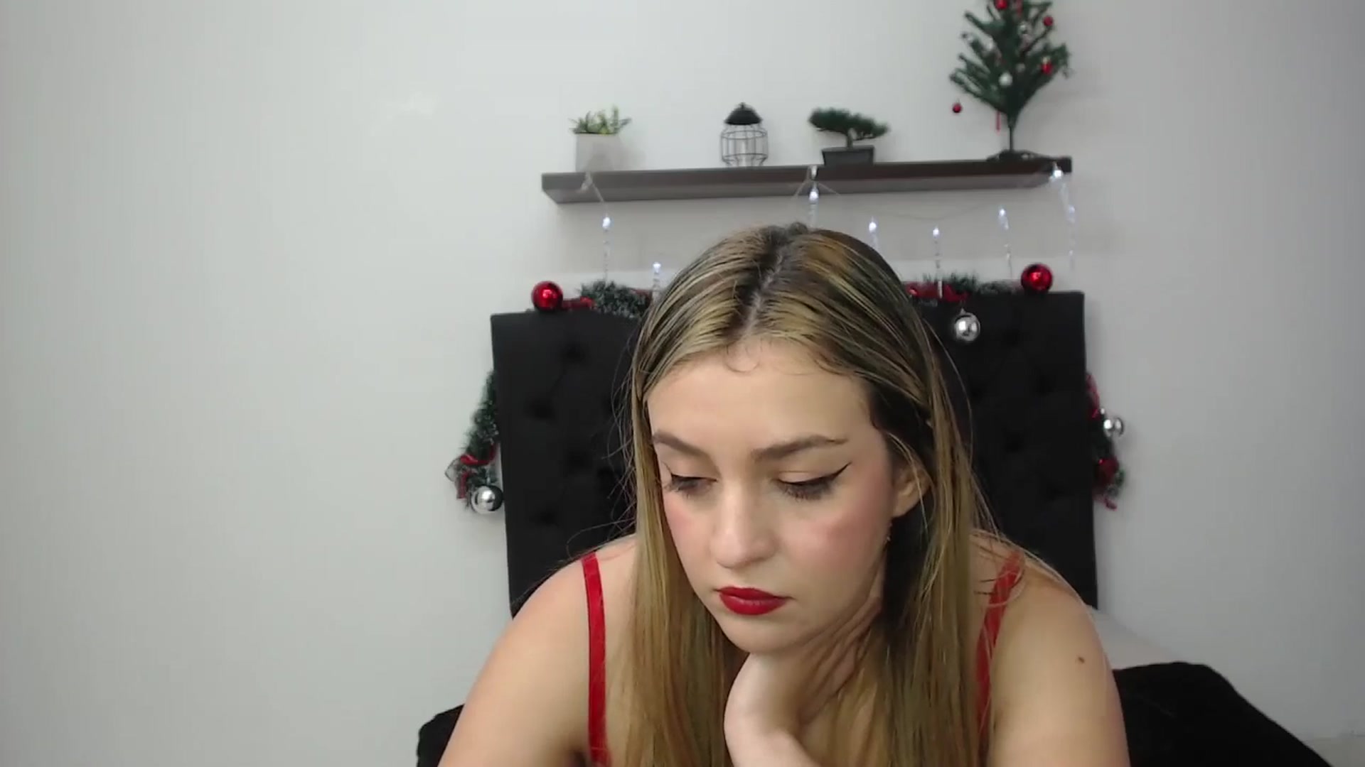 Gallery image thumbnail from CamilleDucan's myfreecams stream on, 12/27/2024, 14:21 image 6 of 20