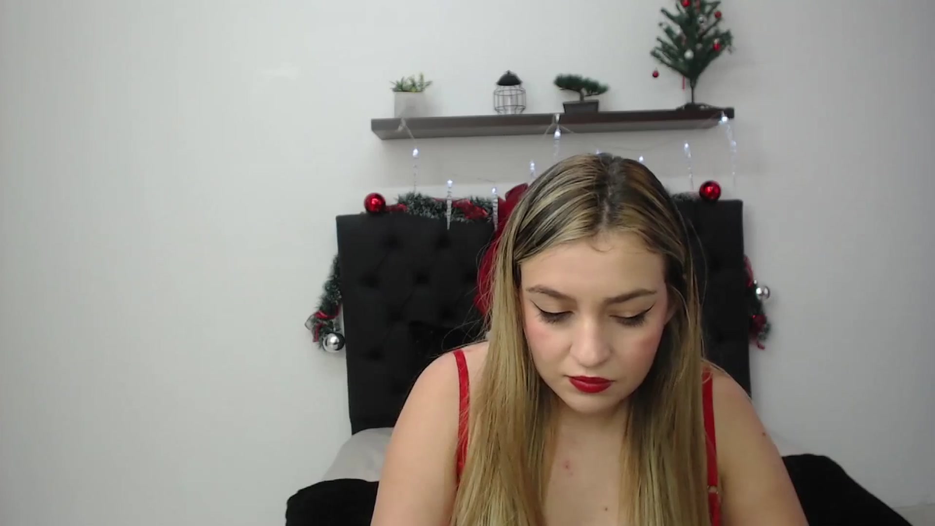 Gallery image thumbnail from CamilleDucan's myfreecams stream on, 12/27/2024, 14:21 image 4 of 20
